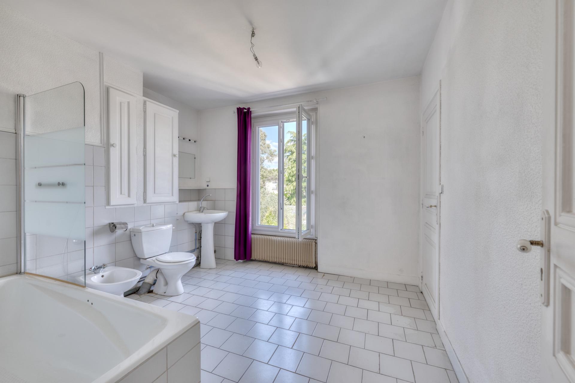 Photo 14 of the listing.