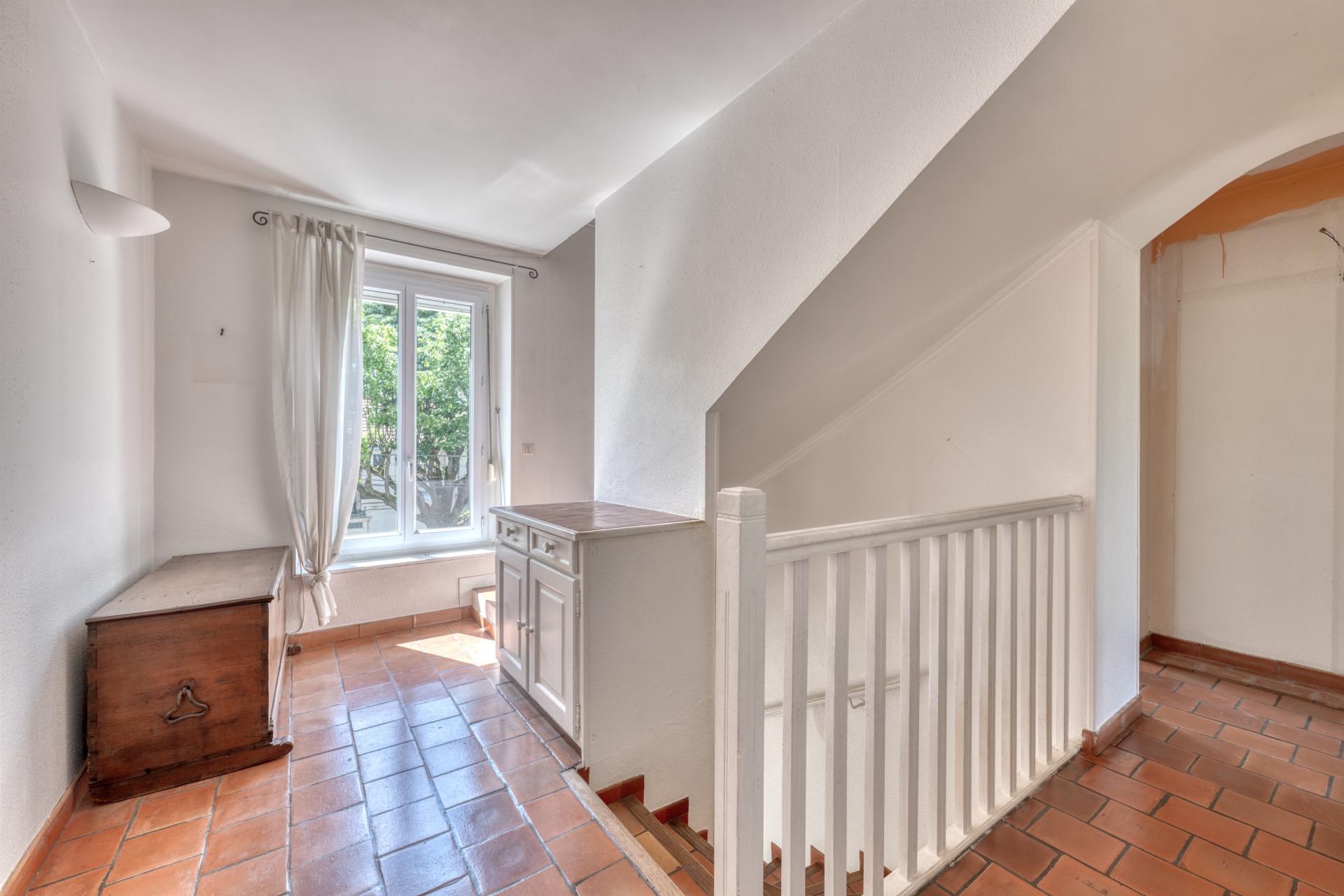 Photo 9 of the listing.