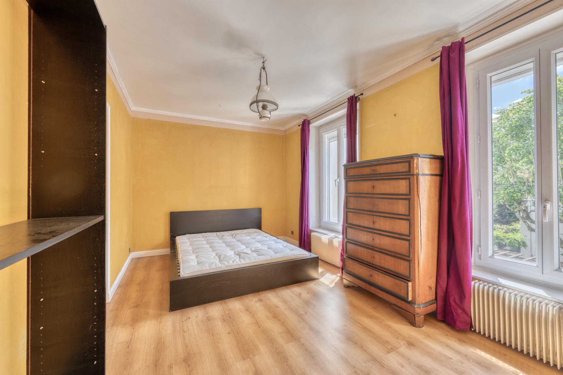 Photo 11 of the listing.