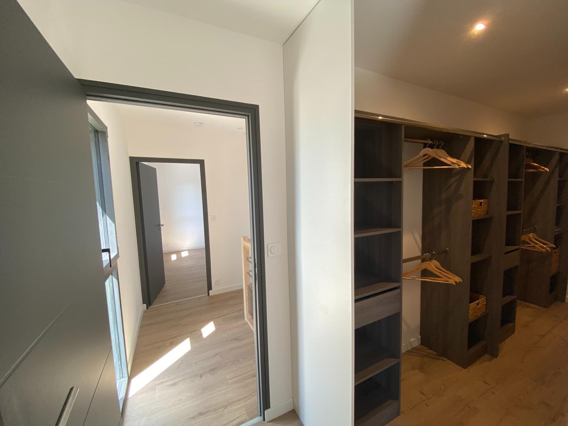 Photo 5 of the listing.