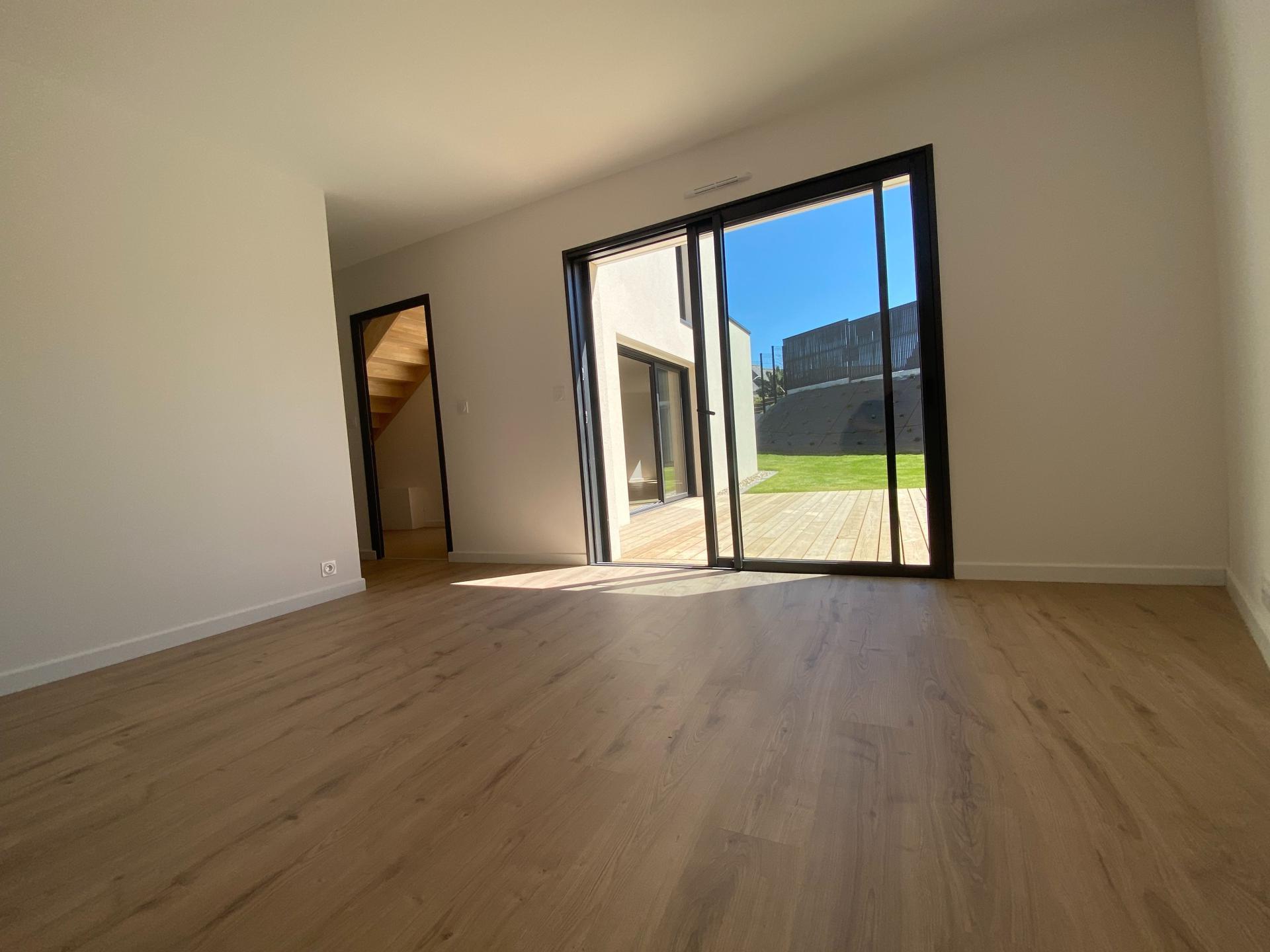 Photo 2 of the listing.