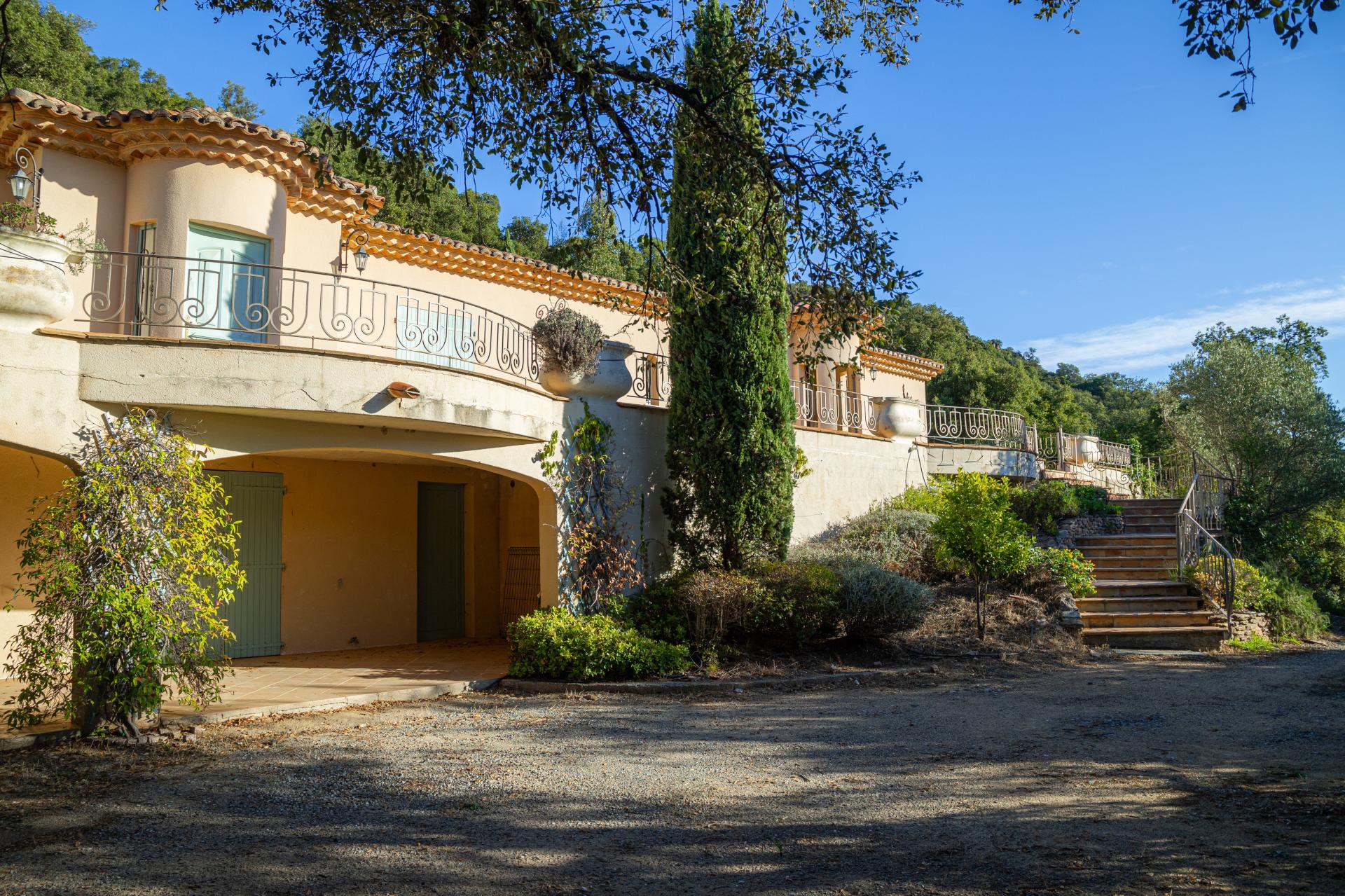 Photo 4 of the listing.