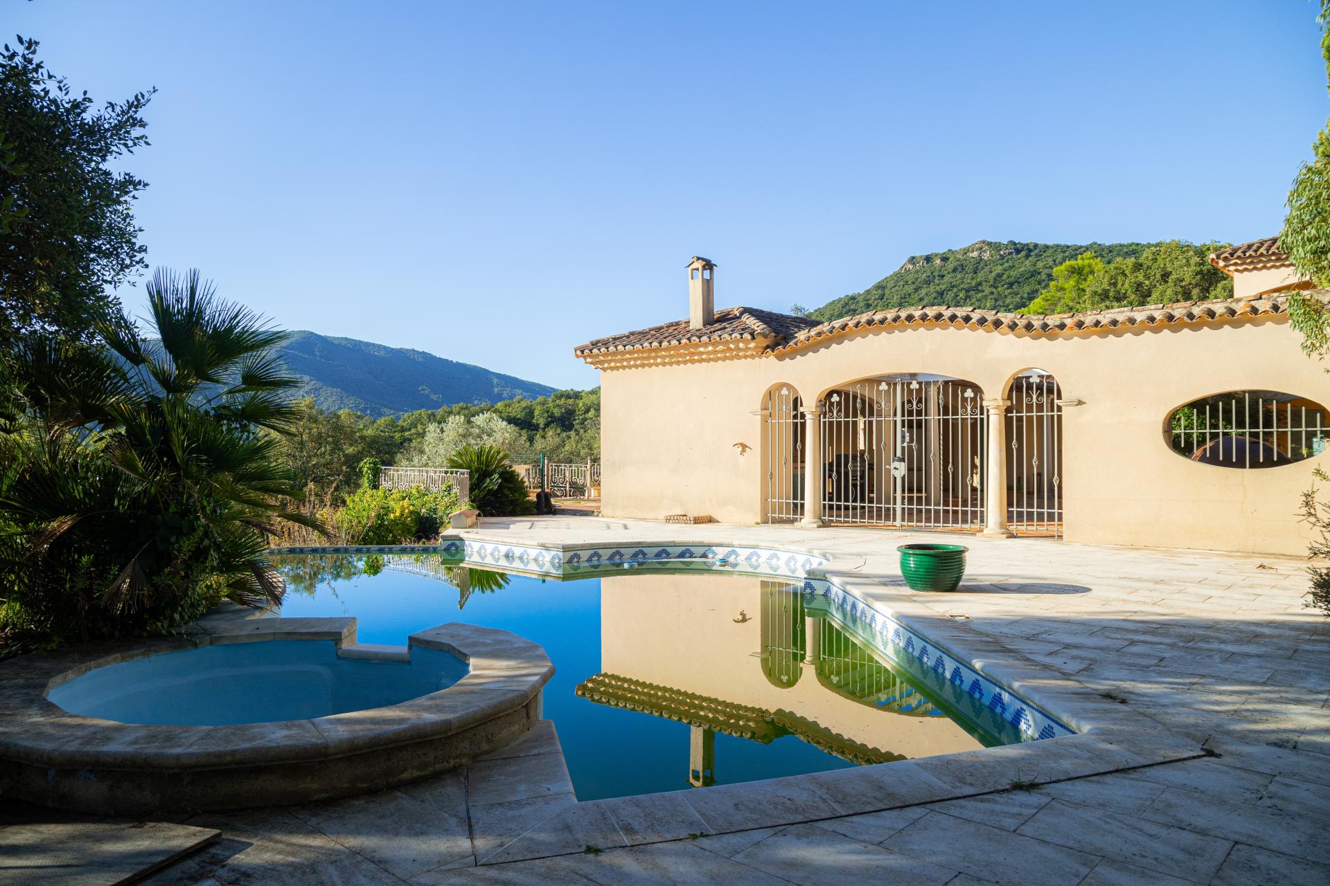 Photo 3 of the listing.