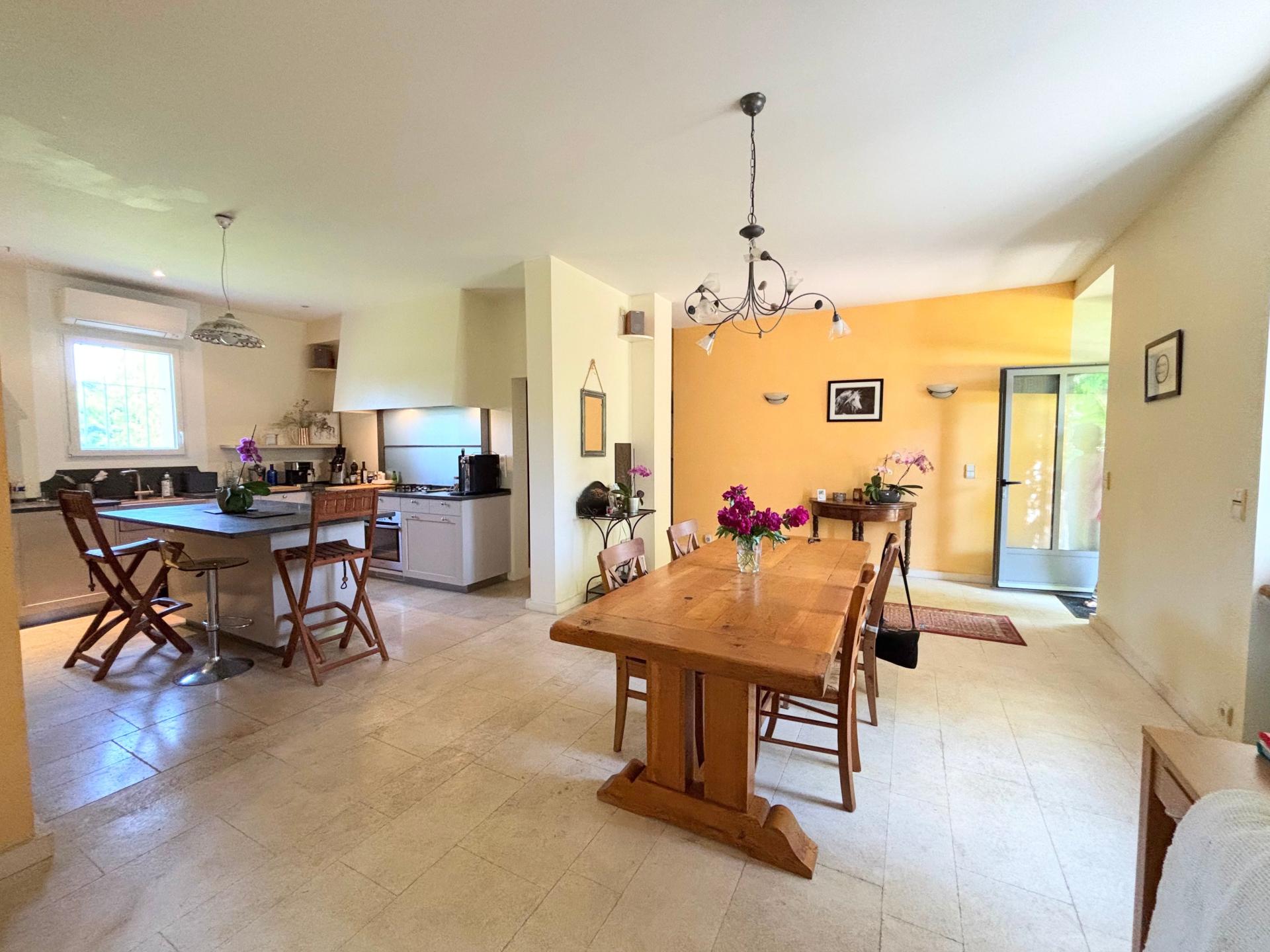 Photo 4 of the listing.