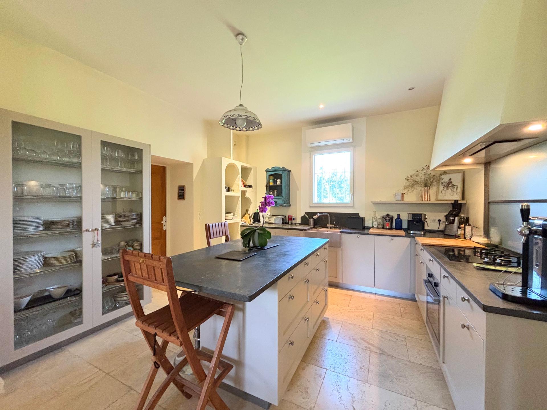 Photo 5 of the listing.