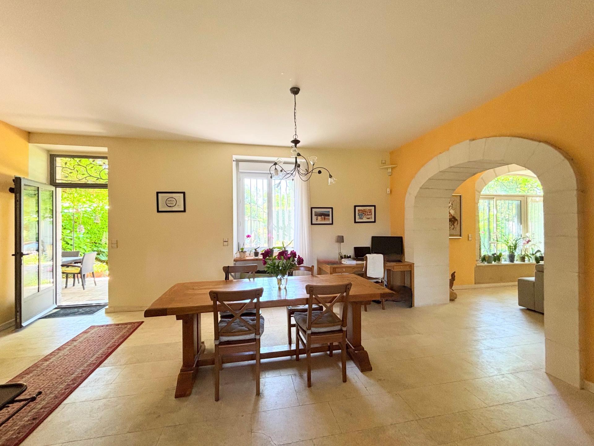 Photo 7 of the listing.