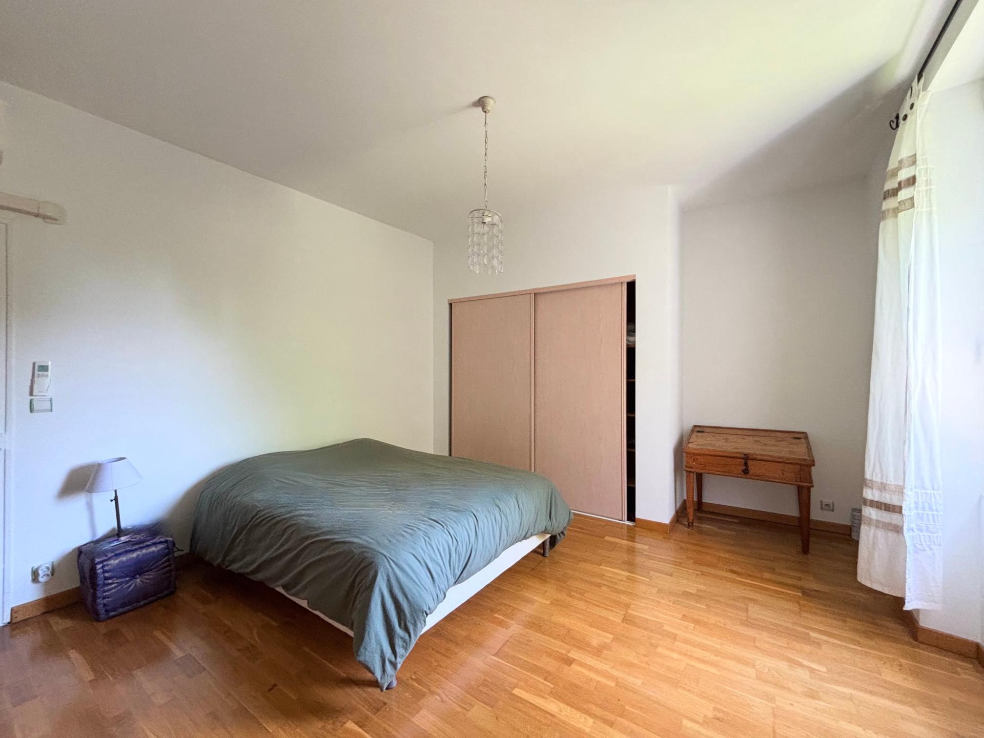 Photo 11 of the listing.