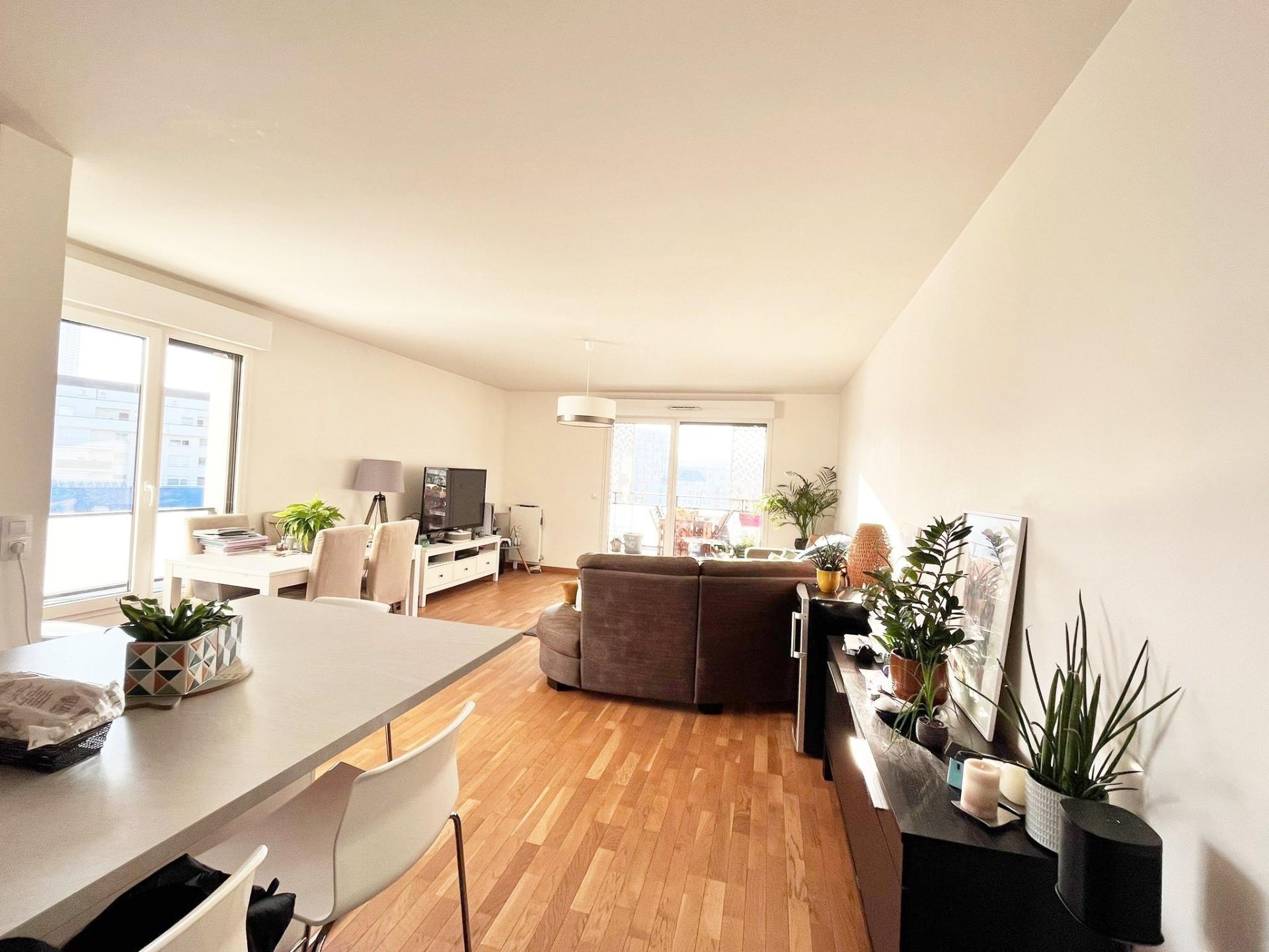 Photo 2 of the listing.