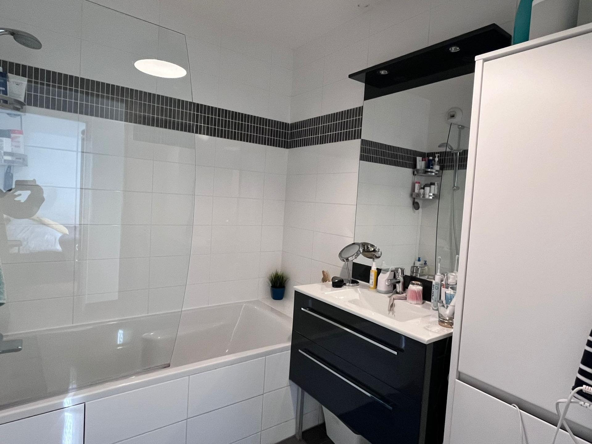 Photo 8 of the listing.