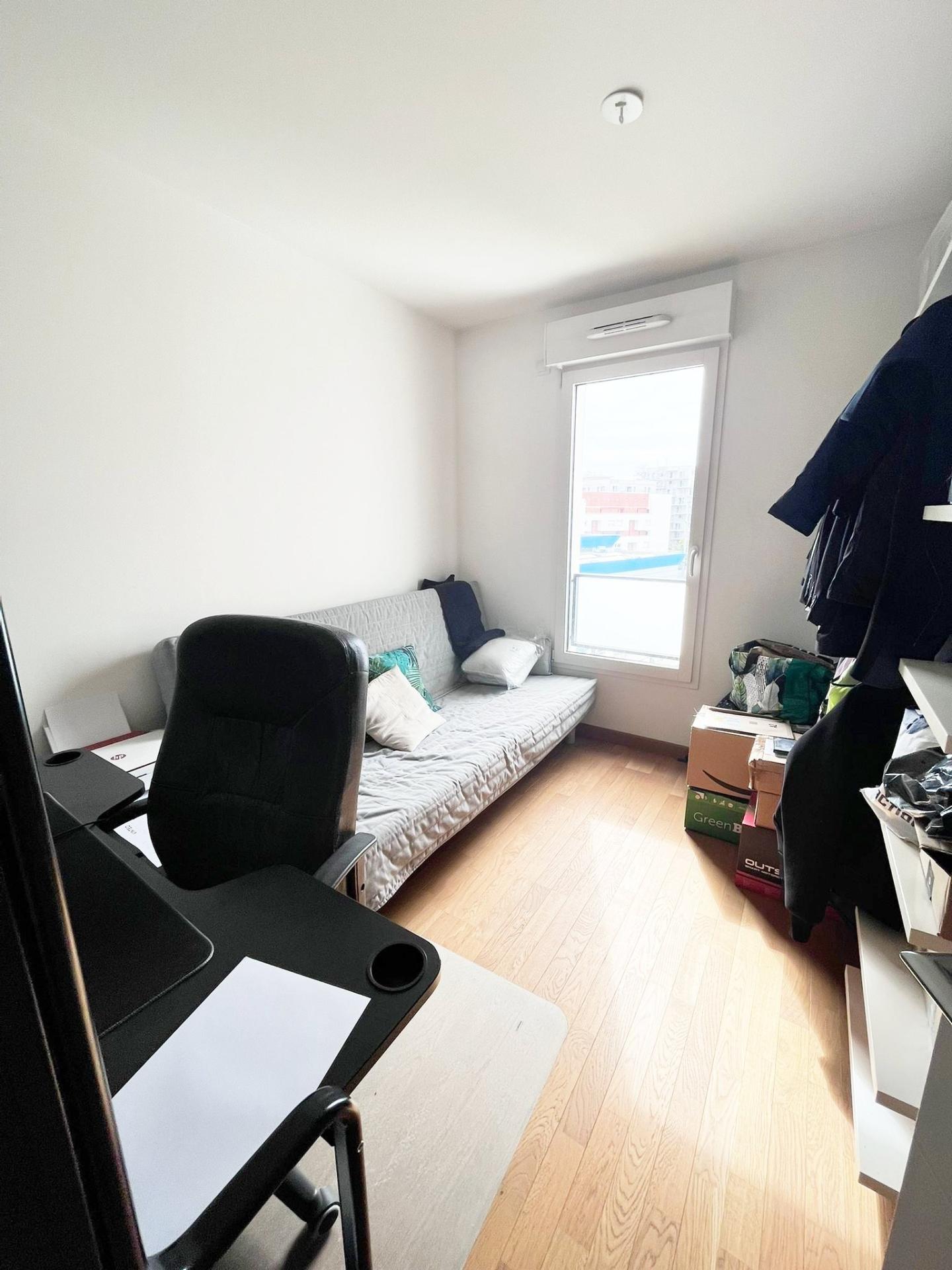 Photo 6 of the listing.