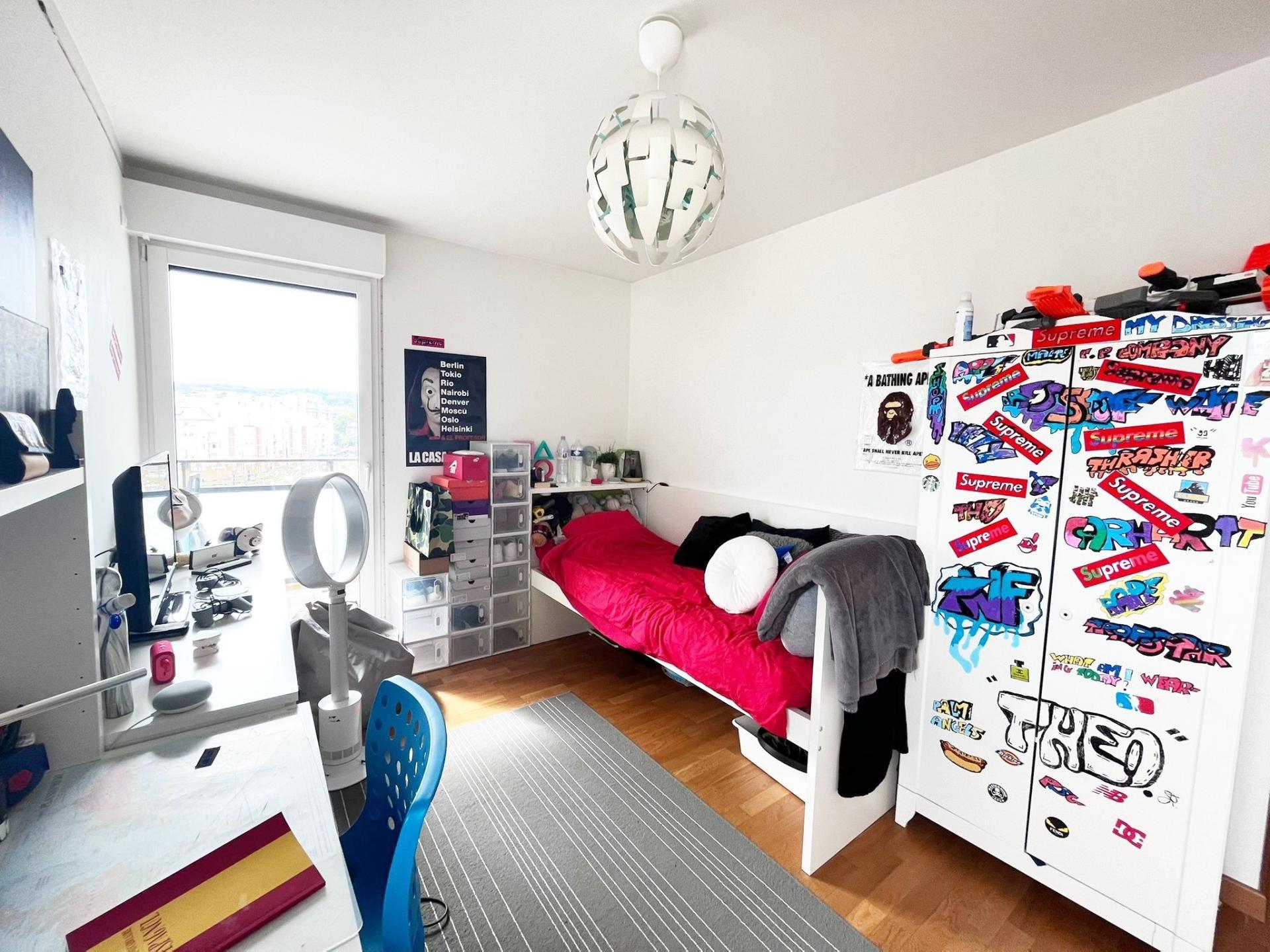 Photo 7 of the listing.