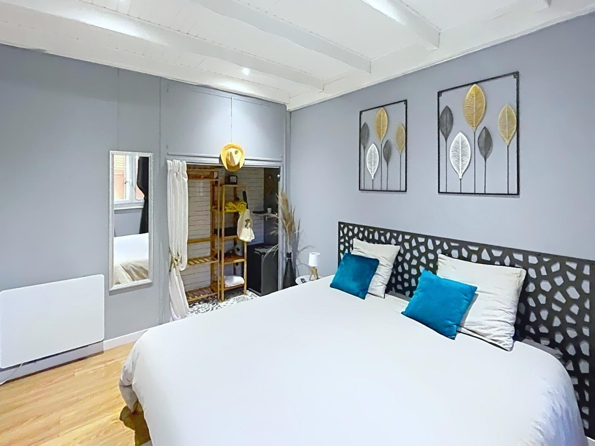 Photo 6 of the listing.