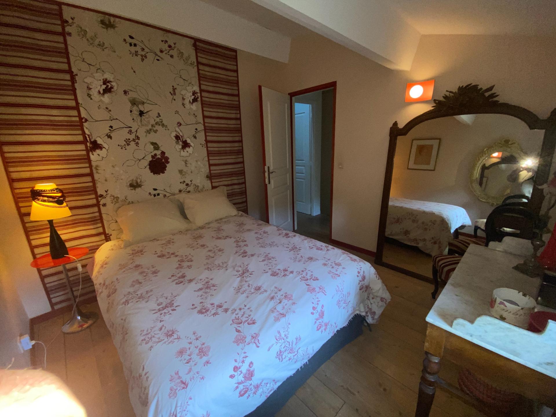 Photo 8 of the listing.