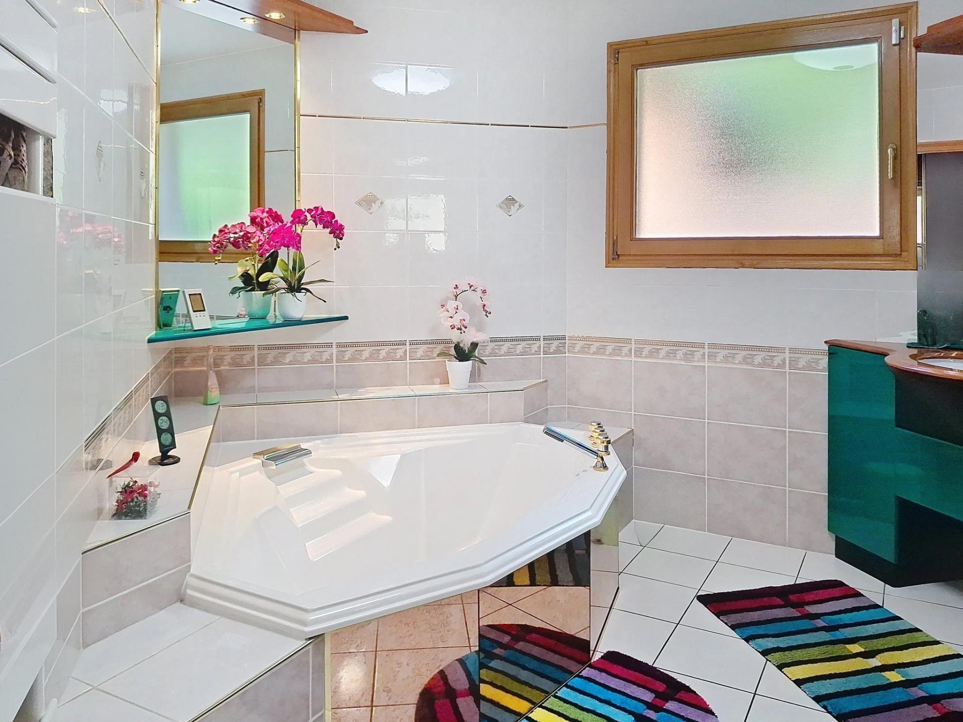 Photo 12 of the listing.