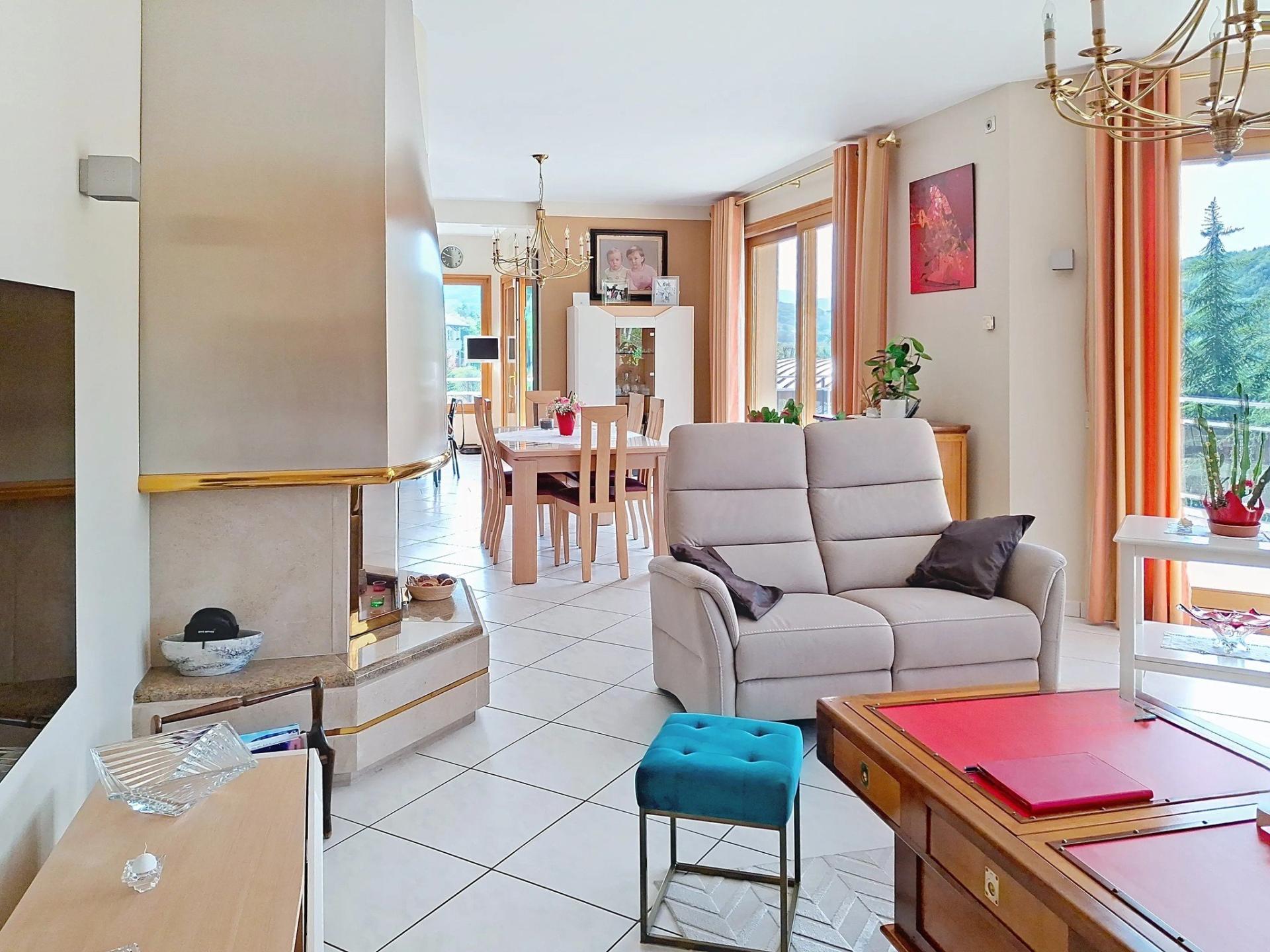 Photo 5 of the listing.