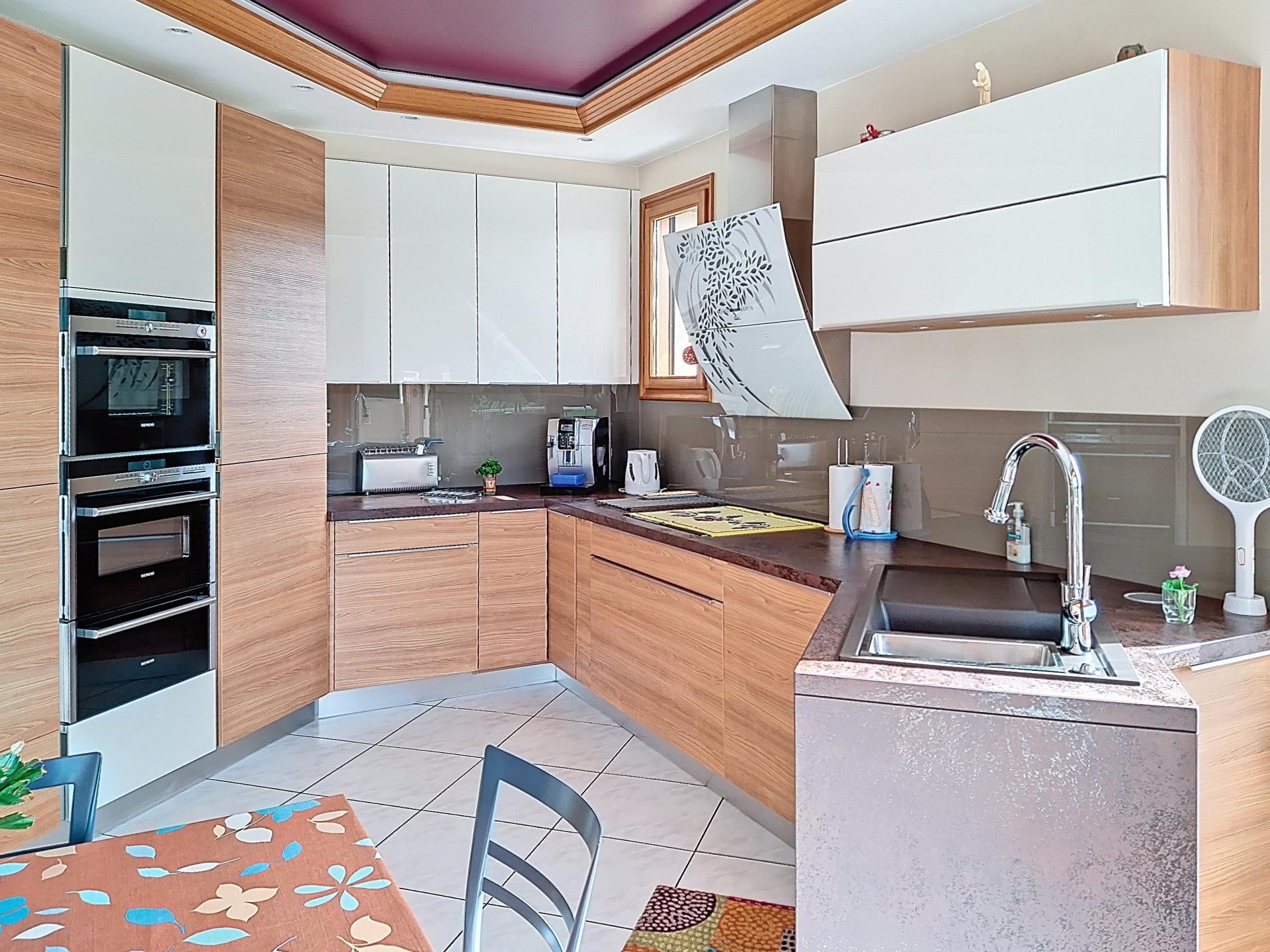 Photo 8 of the listing.