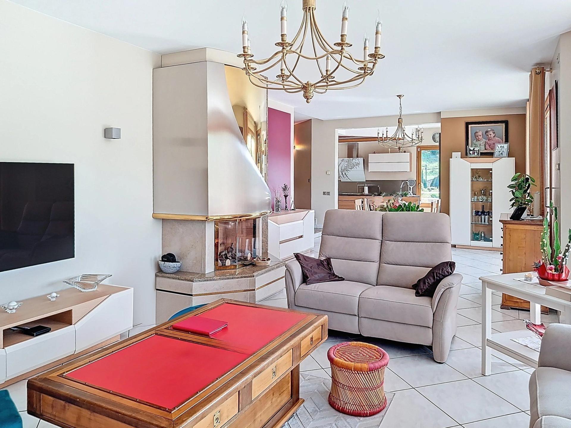 Photo 4 of the listing.