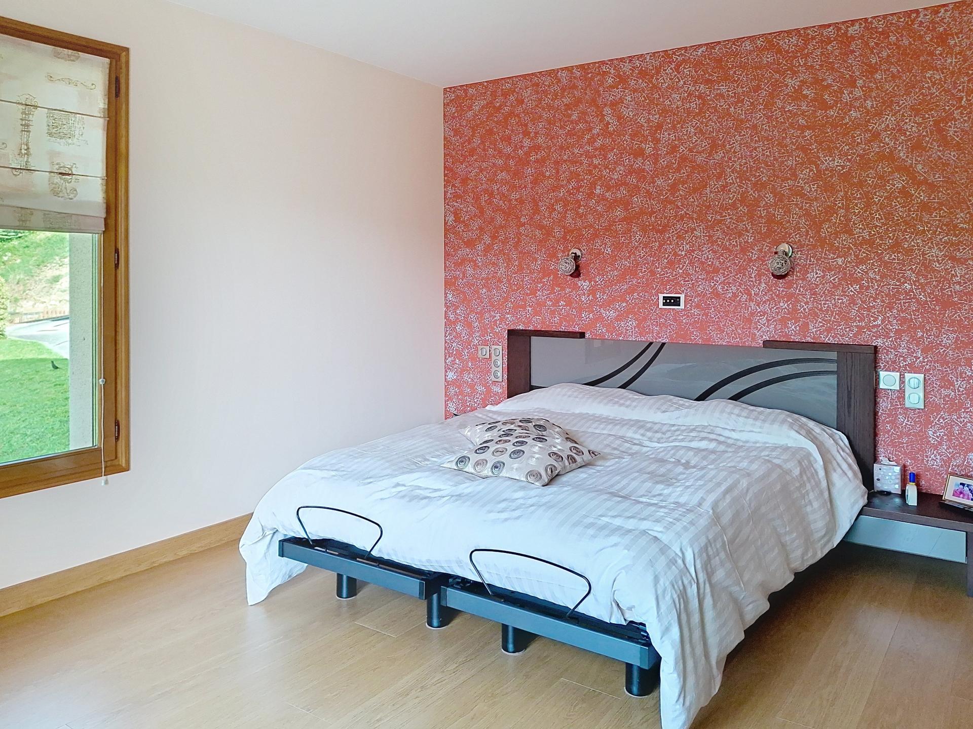 Photo 10 of the listing.