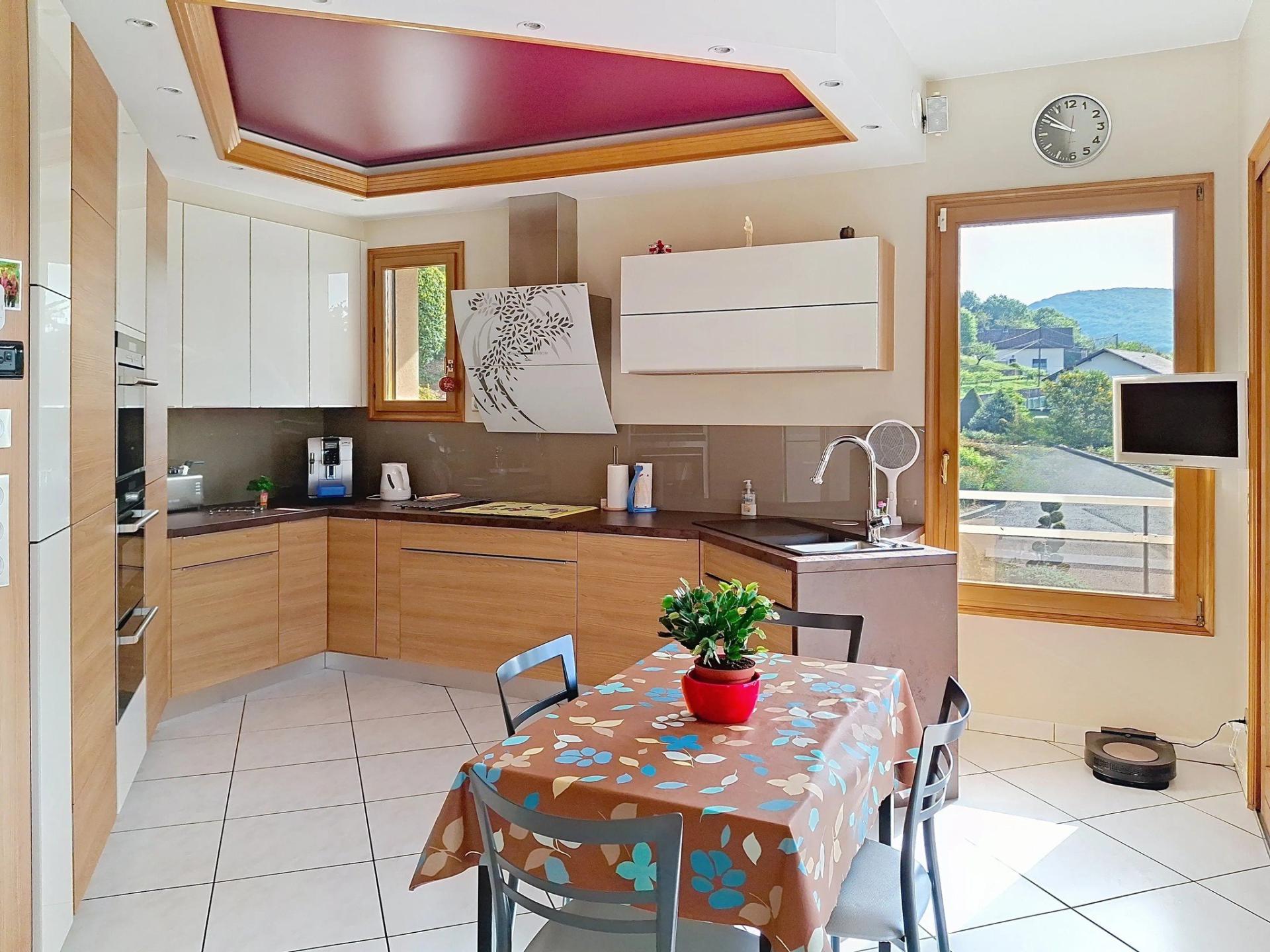 Photo 7 of the listing.