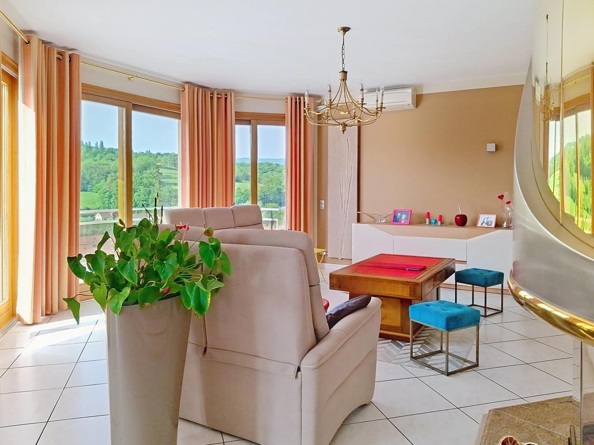 Photo 3 of the listing.