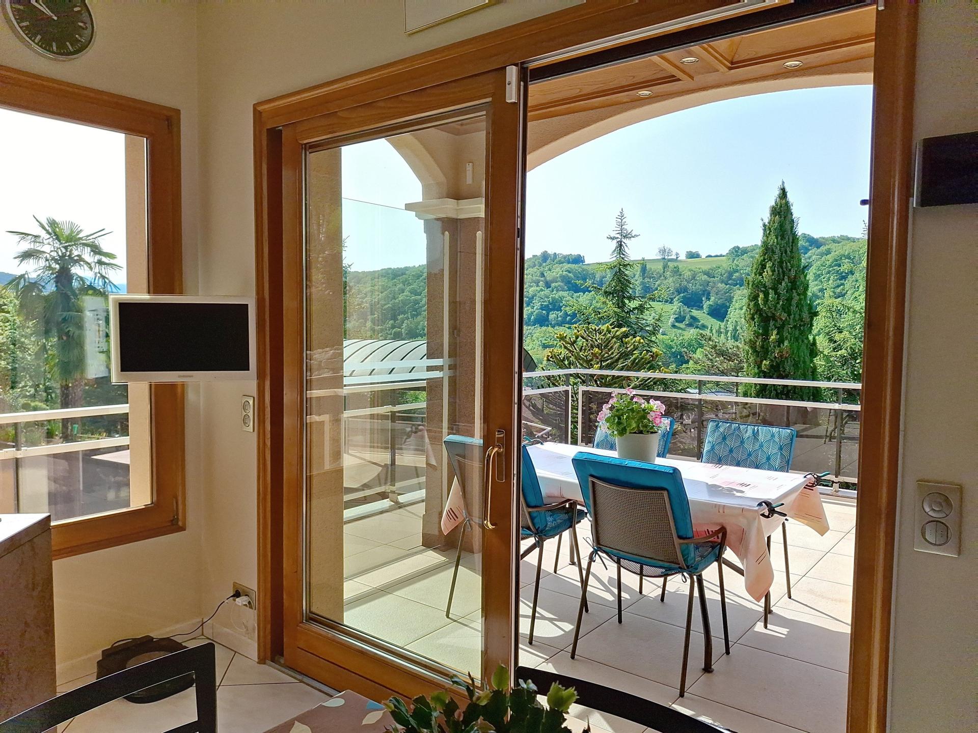 Photo 9 of the listing.