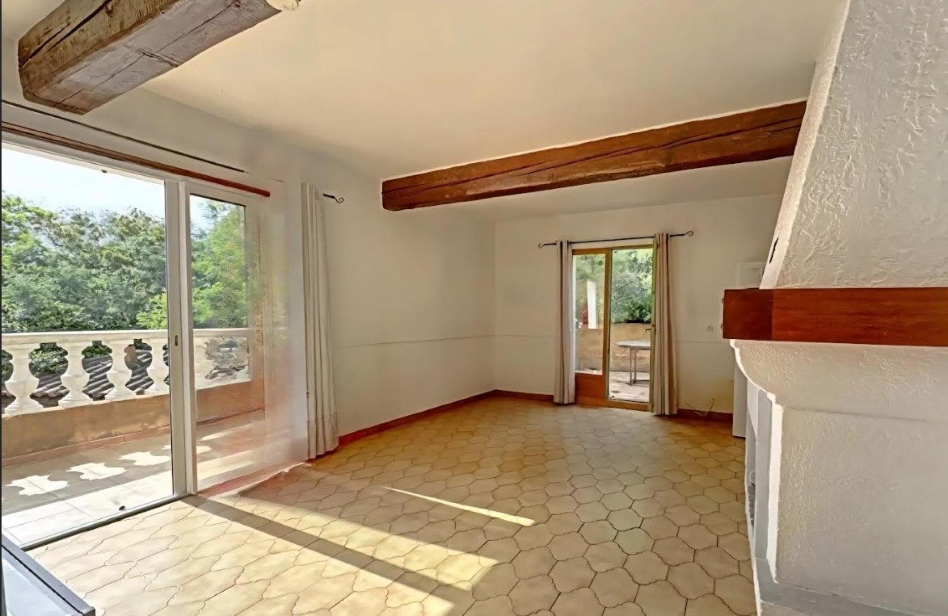 Photo 8 of the listing.