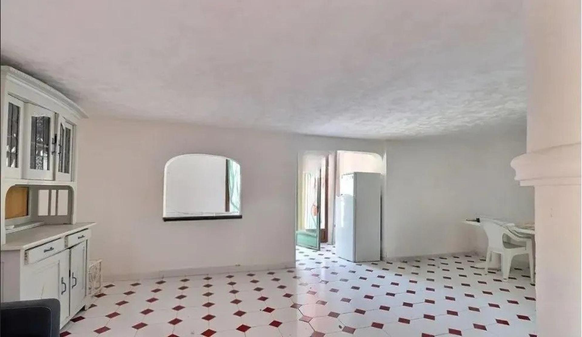 Photo 5 of the listing.