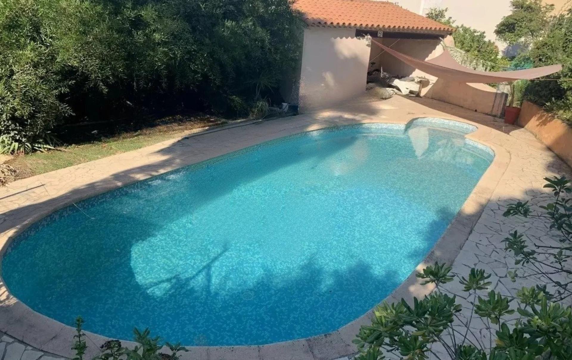 Photo 3 of the listing.