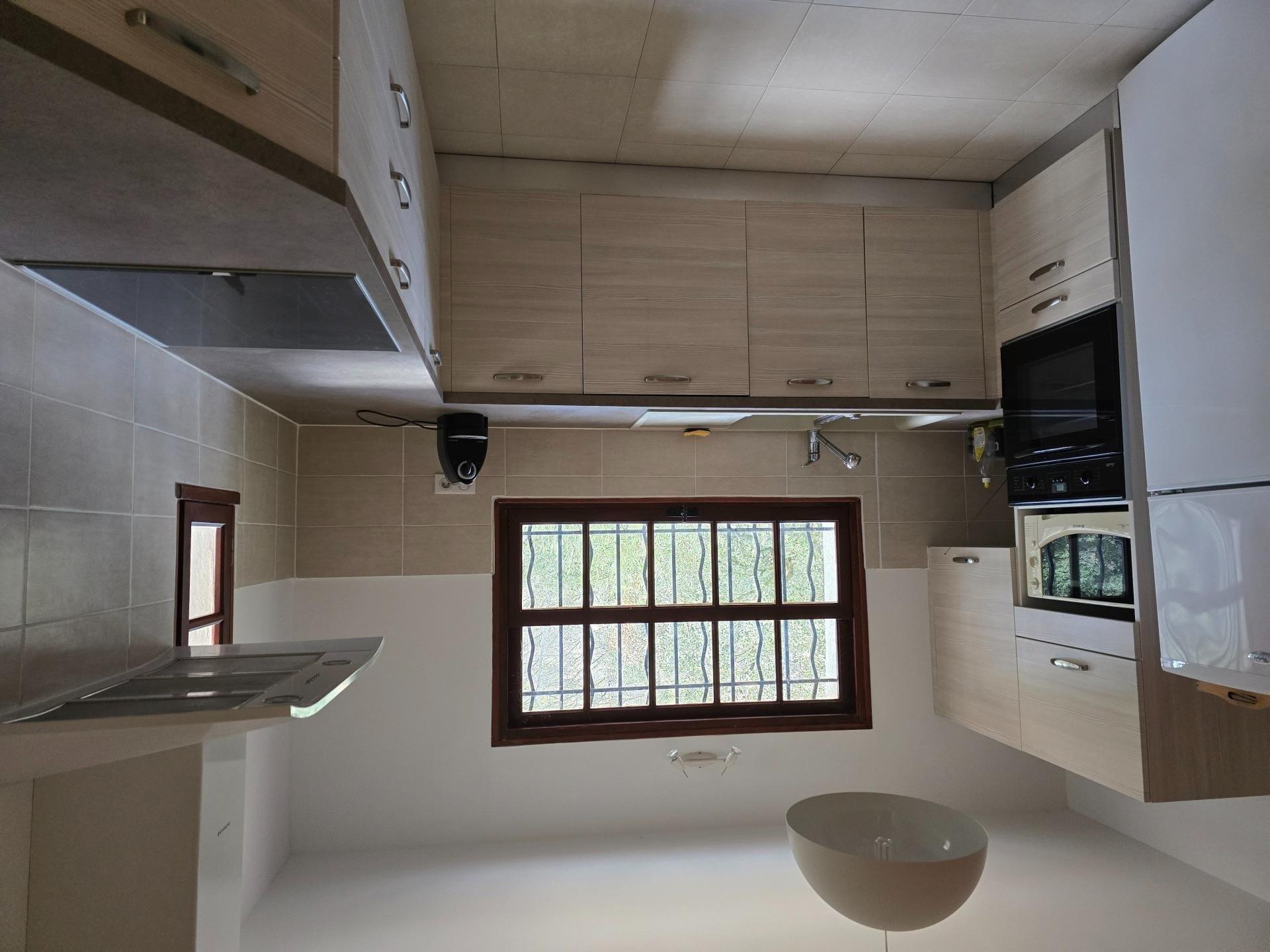 Photo 3 of the listing.