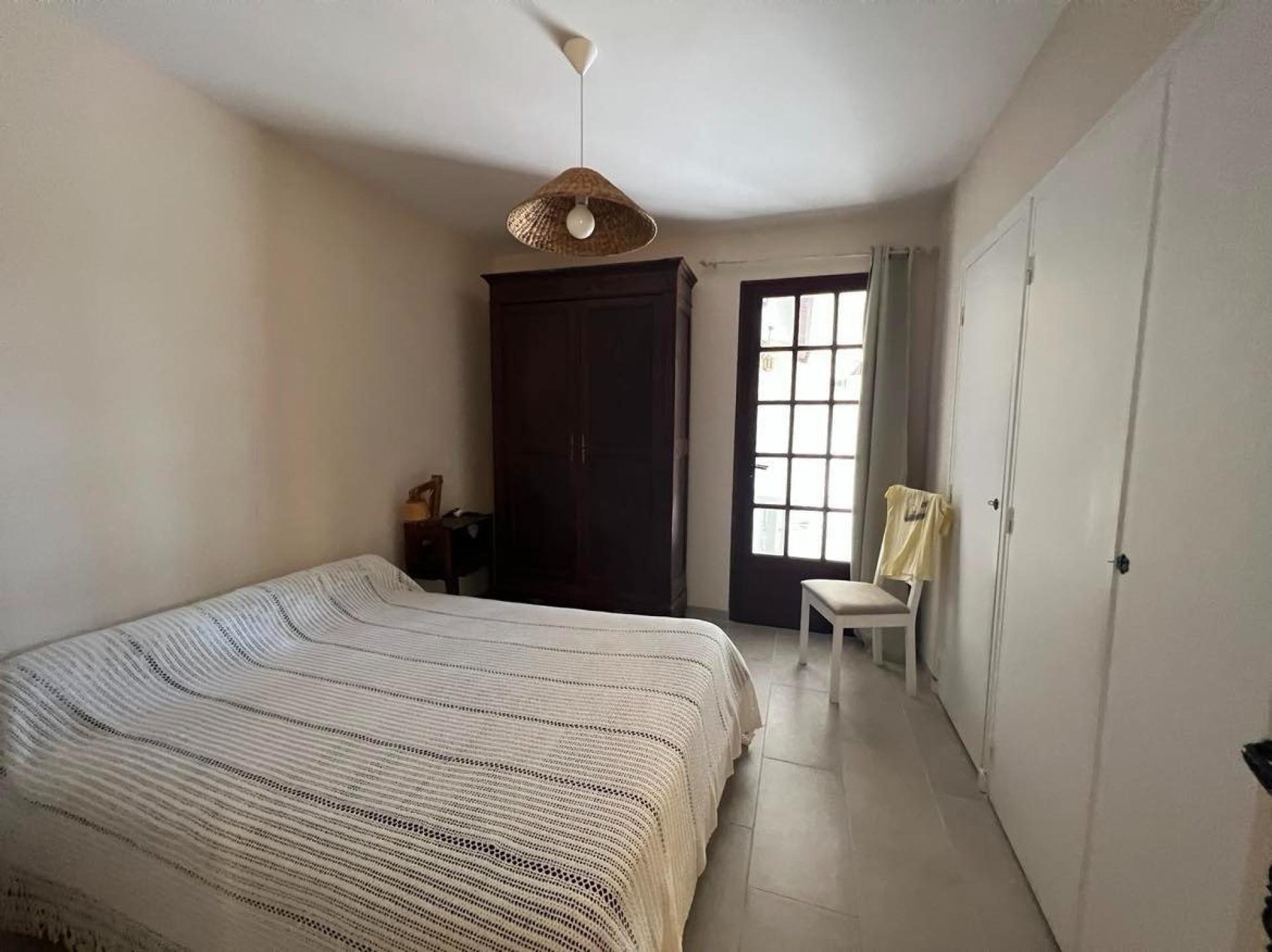 Photo 5 of the listing.