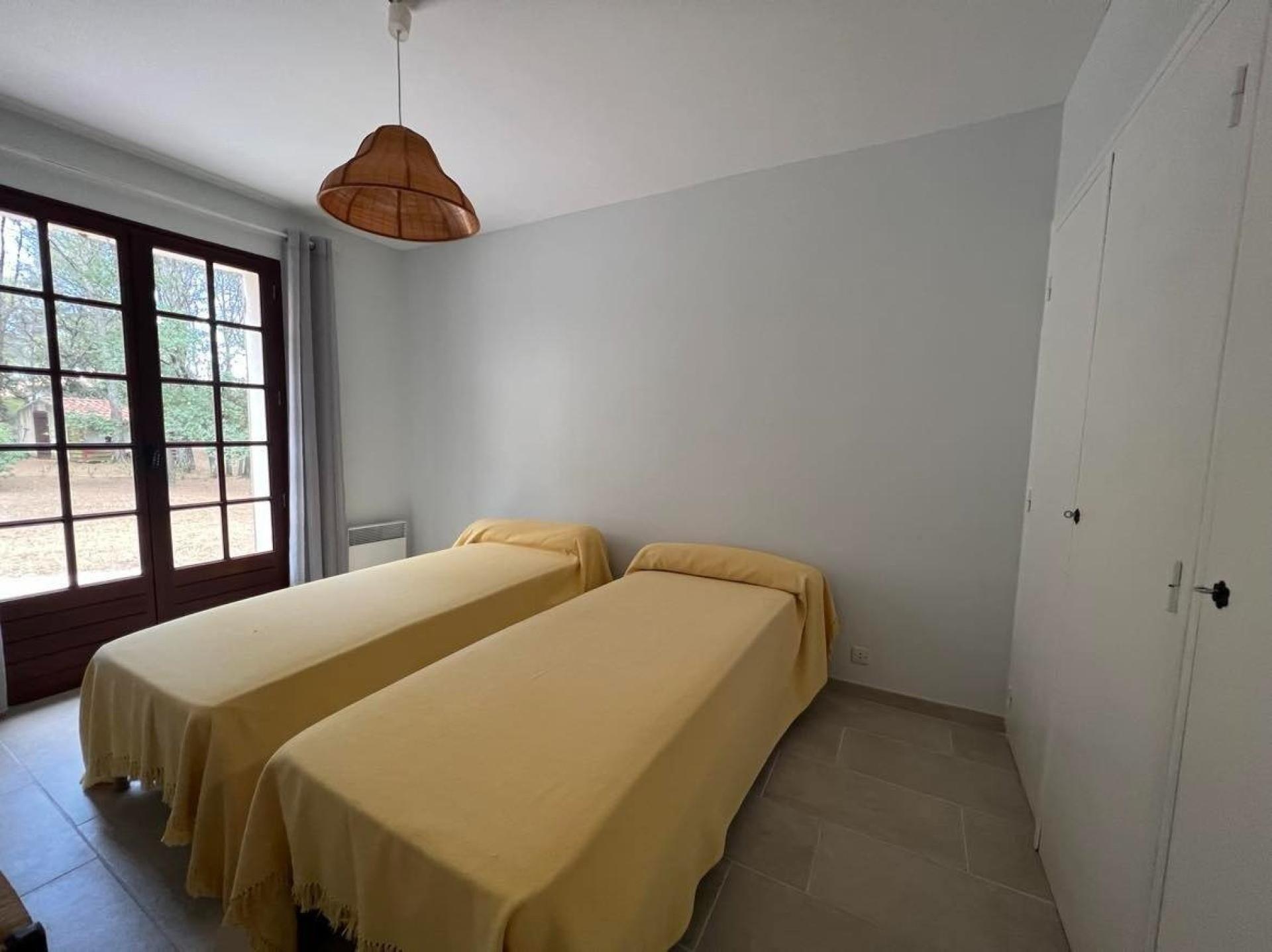 Photo 4 of the listing.