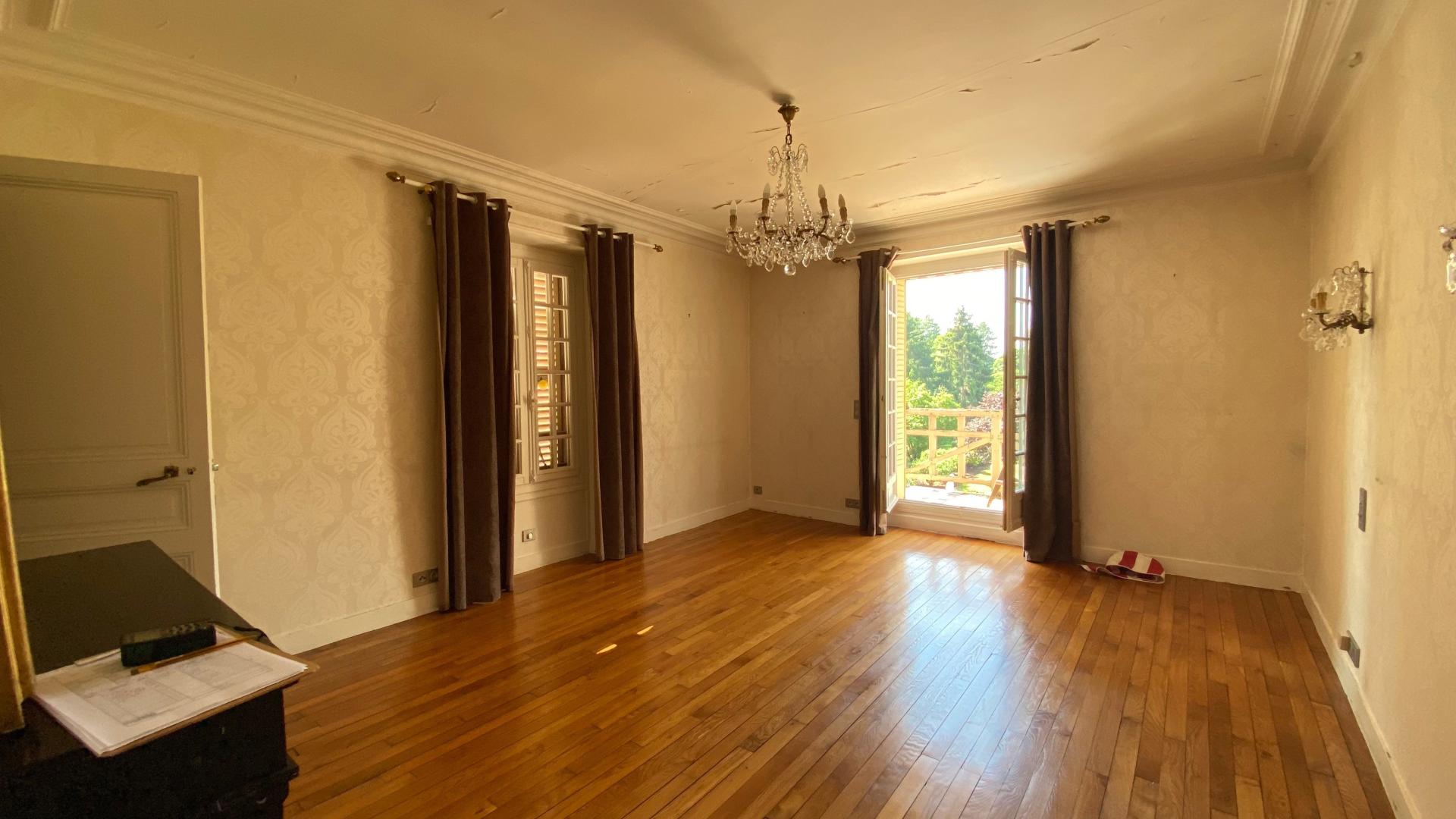 Photo 8 of the listing.