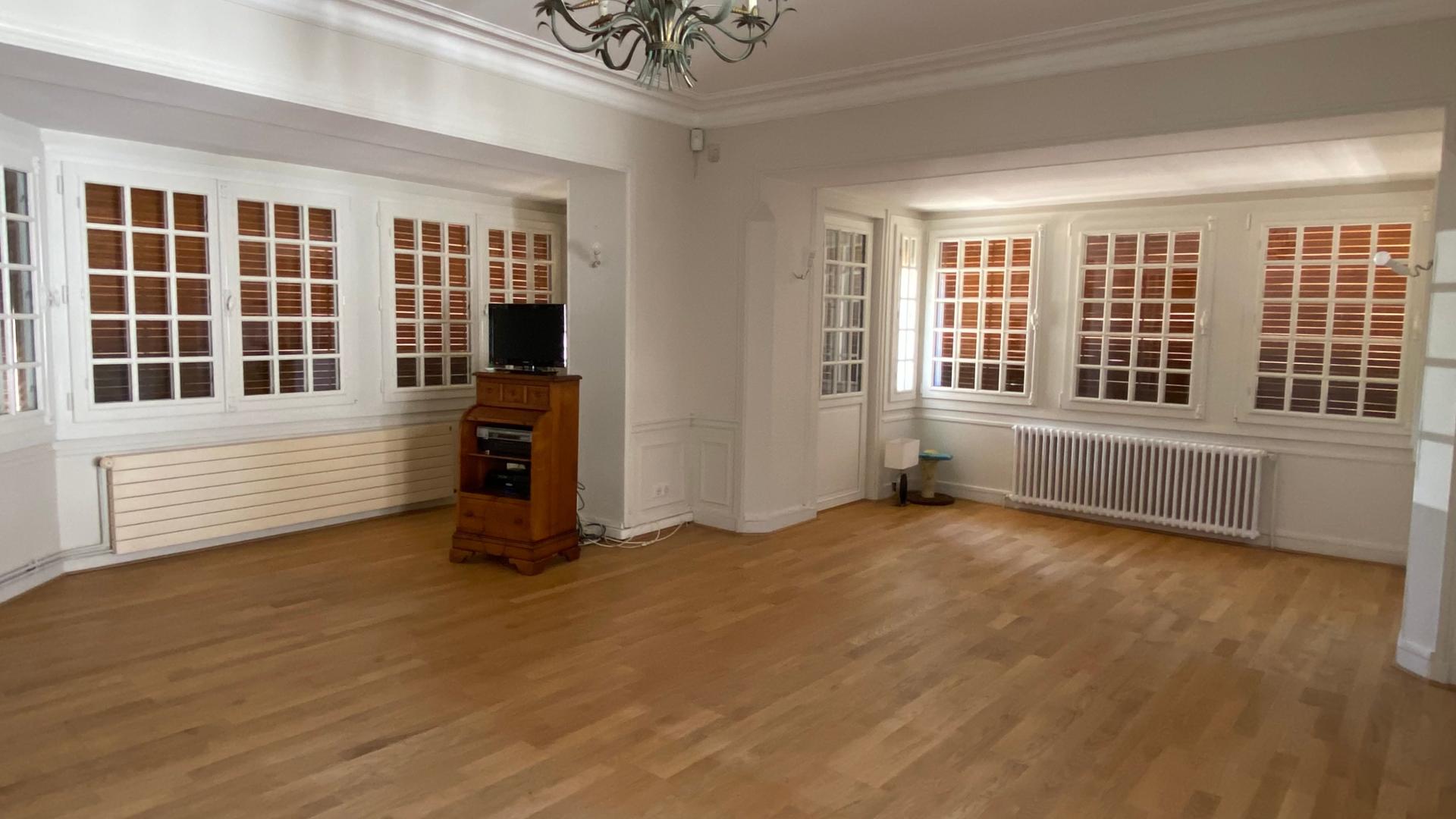 Photo 4 of the listing.