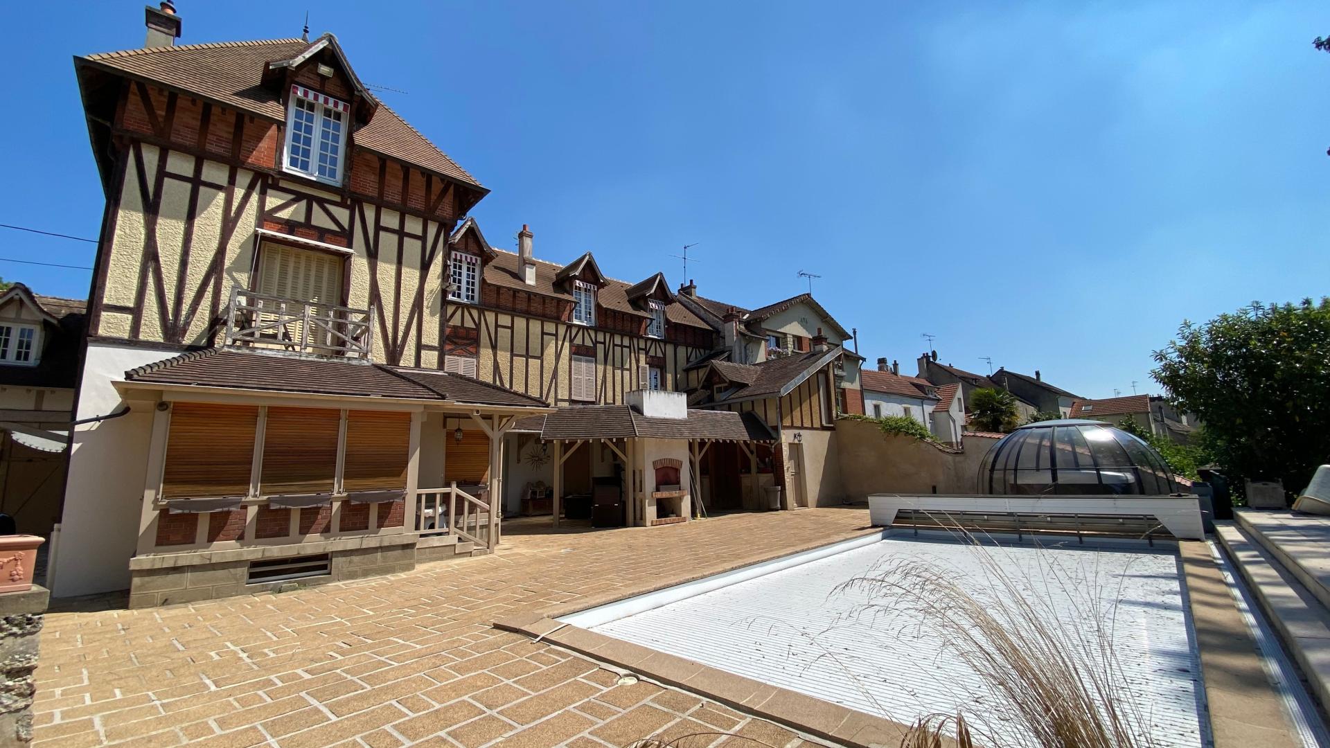 Photo 3 of the listing.