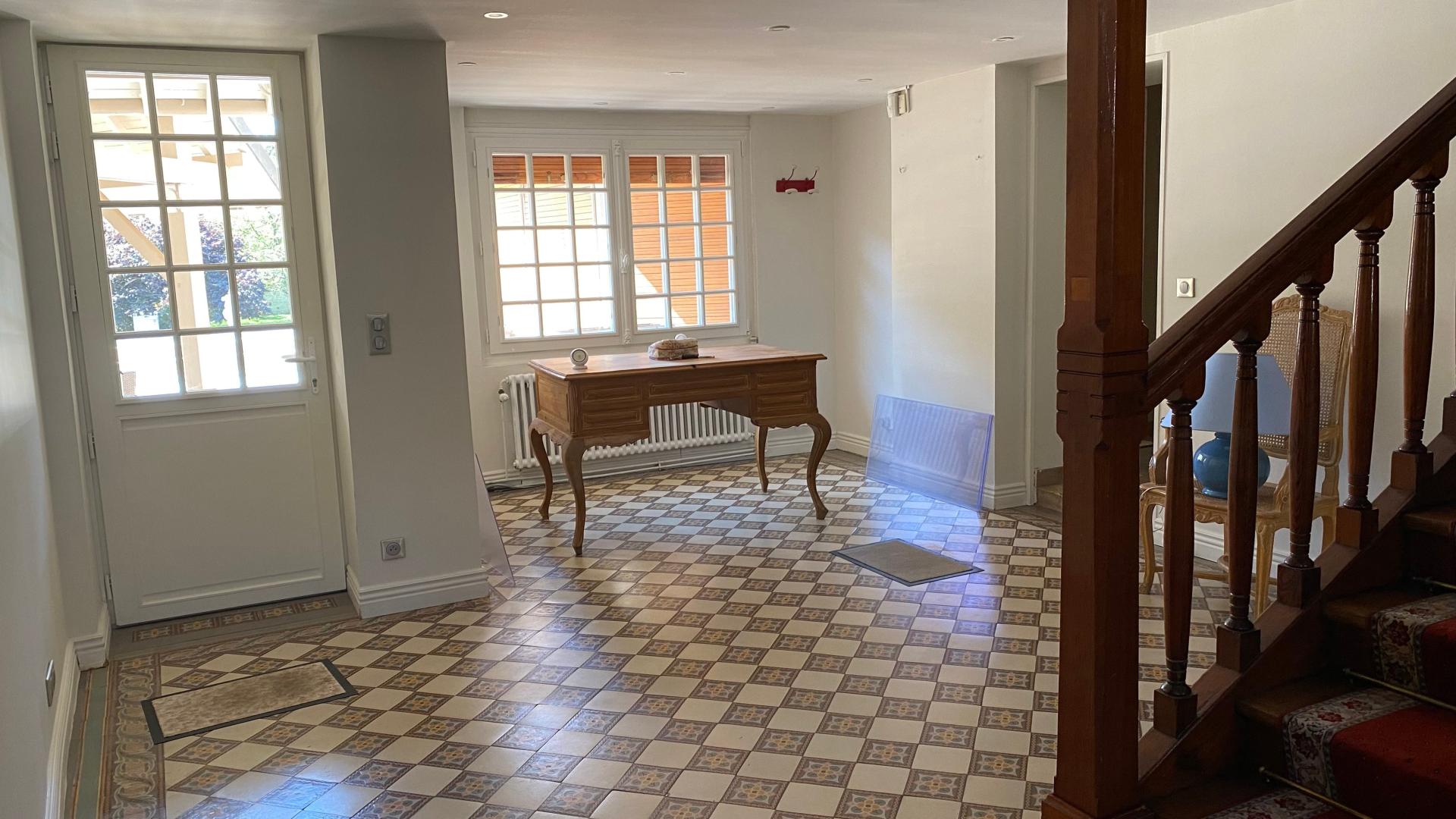 Photo 5 of the listing.