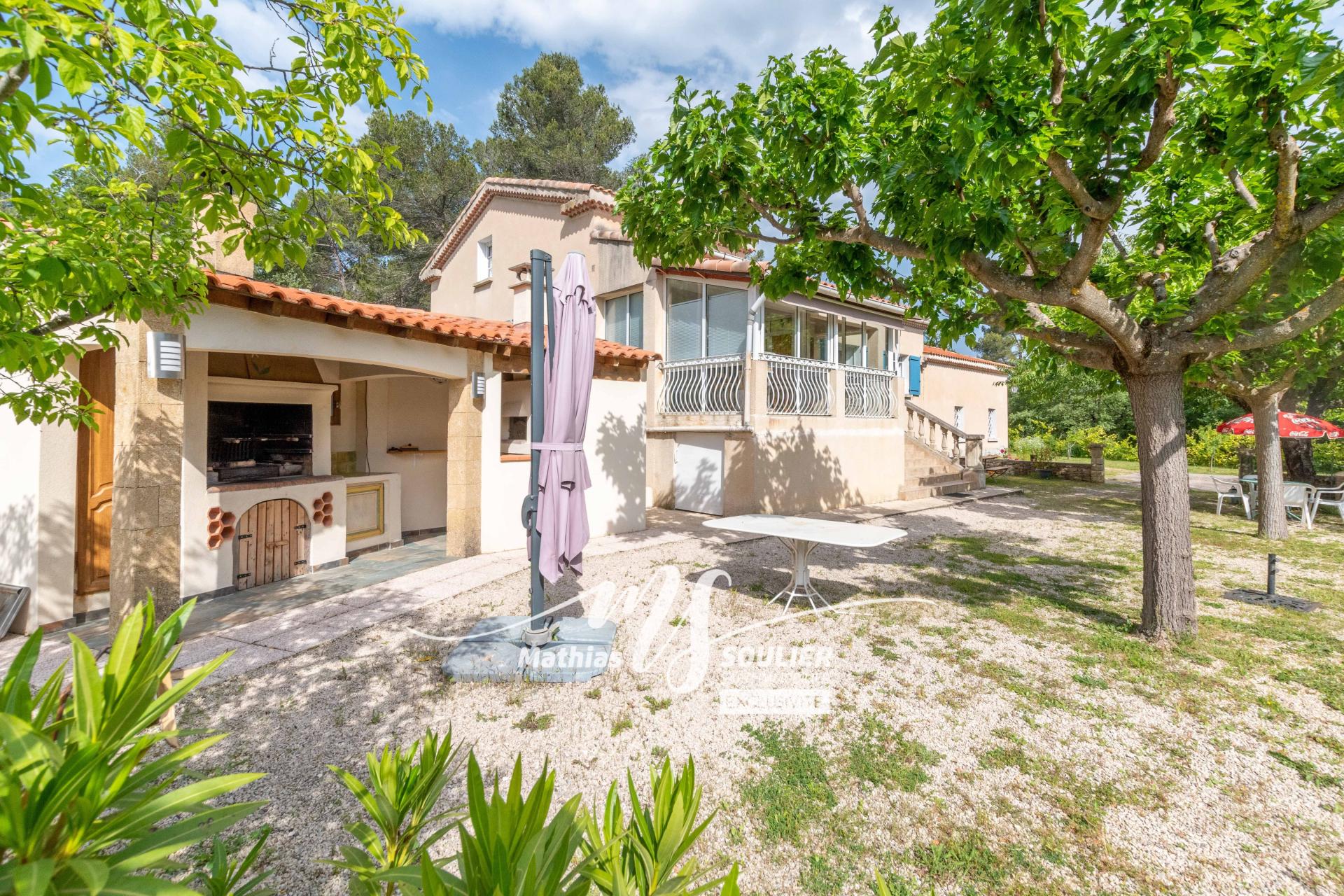 Photo 4 of the listing.