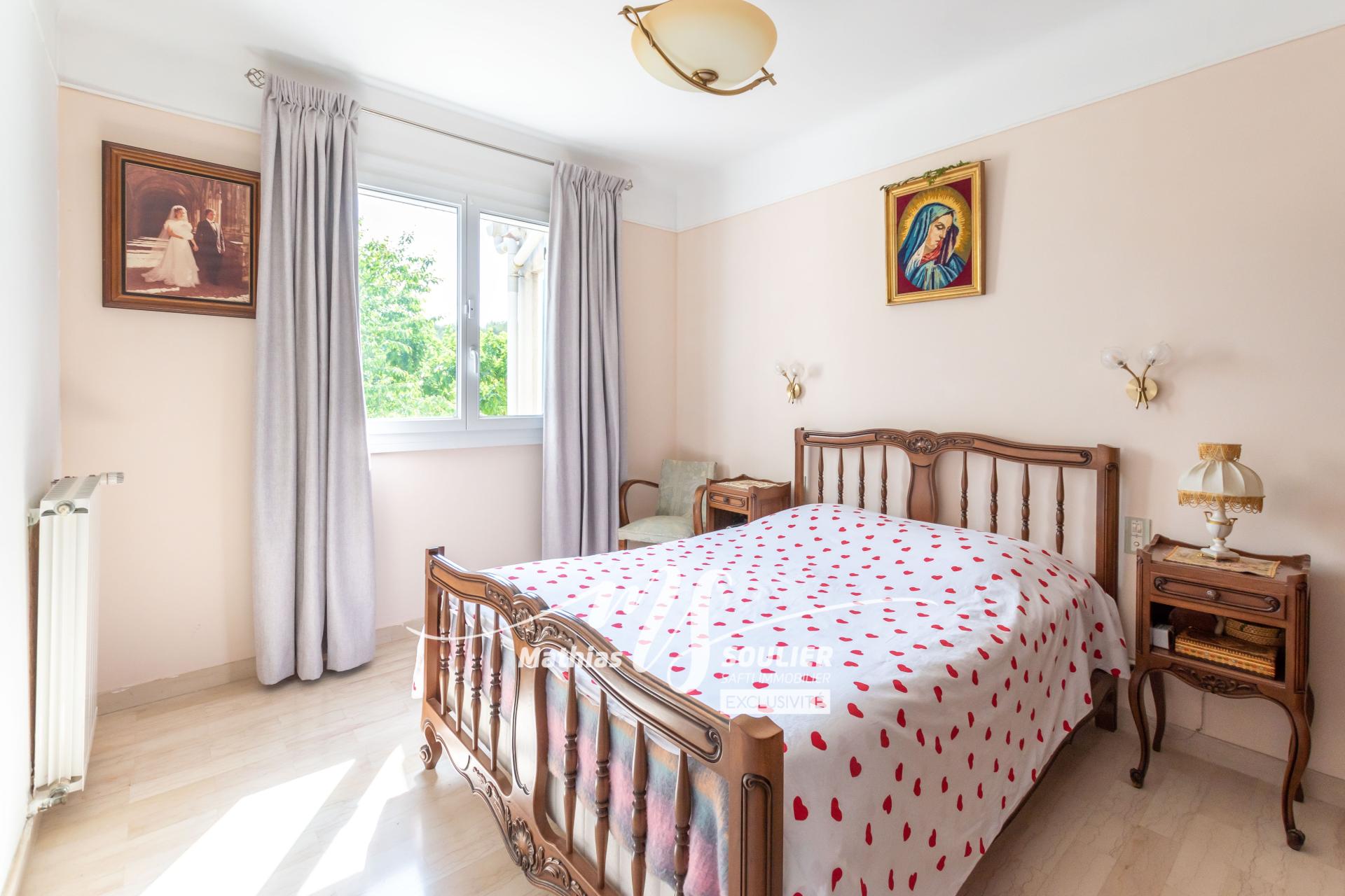 Photo 12 of the listing.