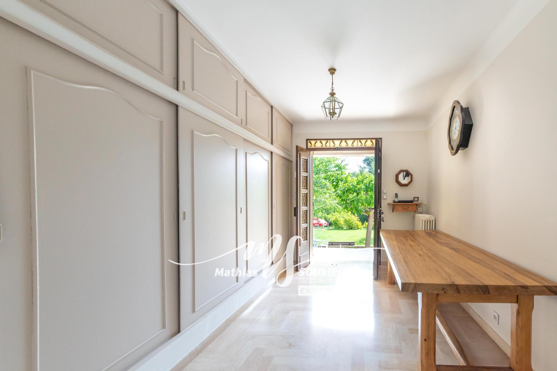 Photo 11 of the listing.