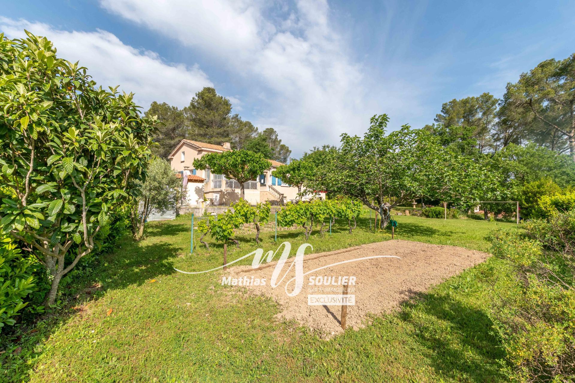 Photo 2 of the listing.