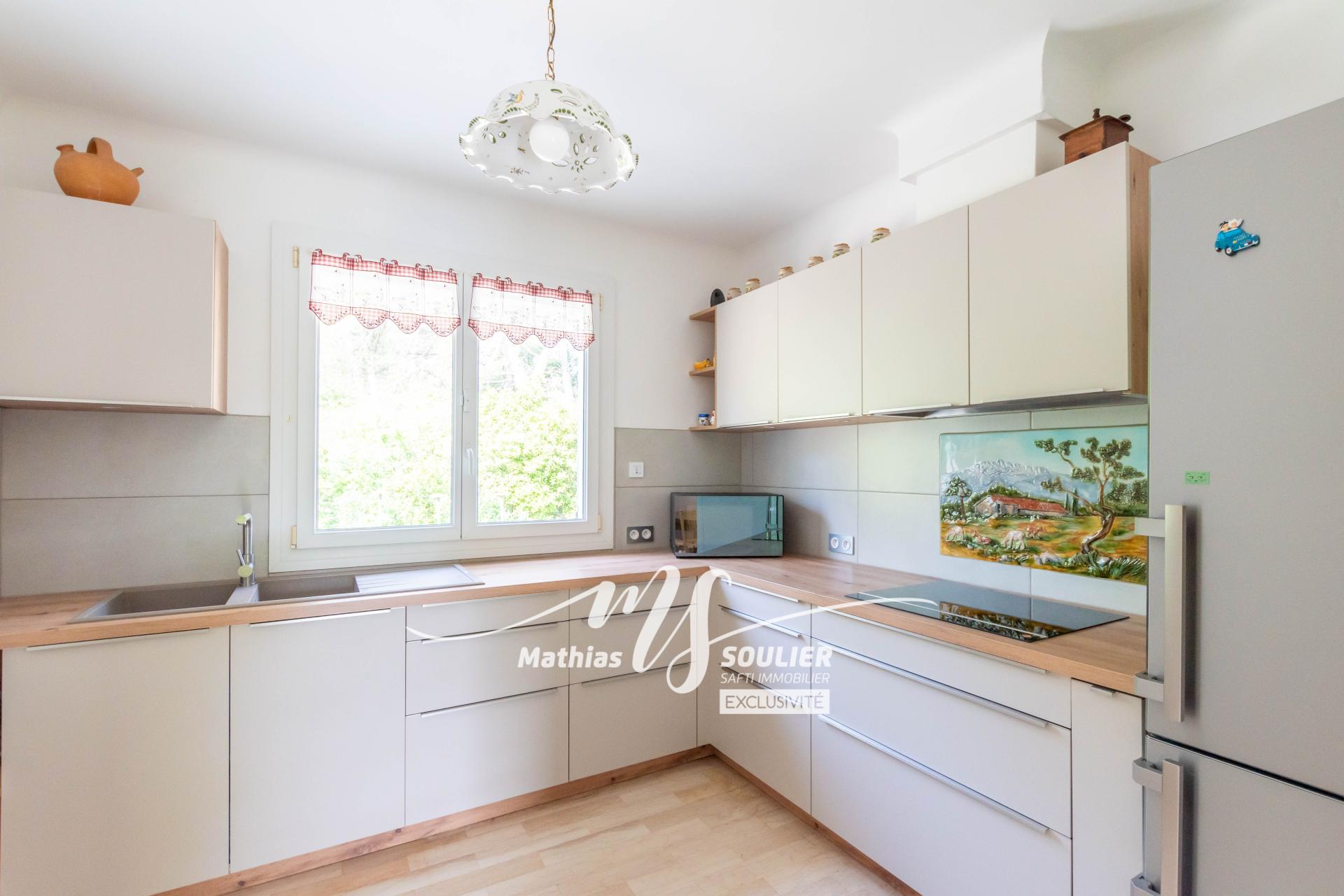 Photo 8 of the listing.