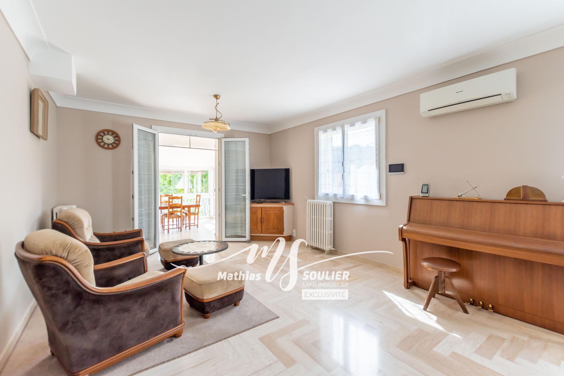 Photo 7 of the listing.