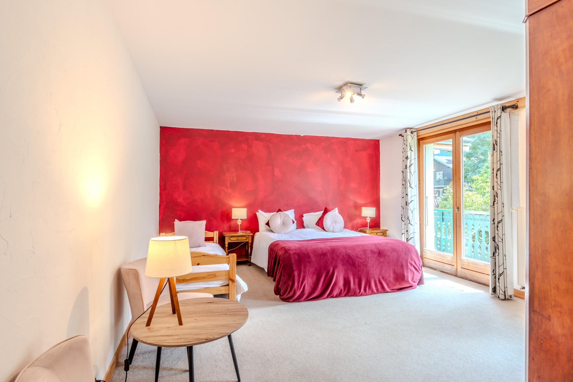 Photo 4 of the listing.