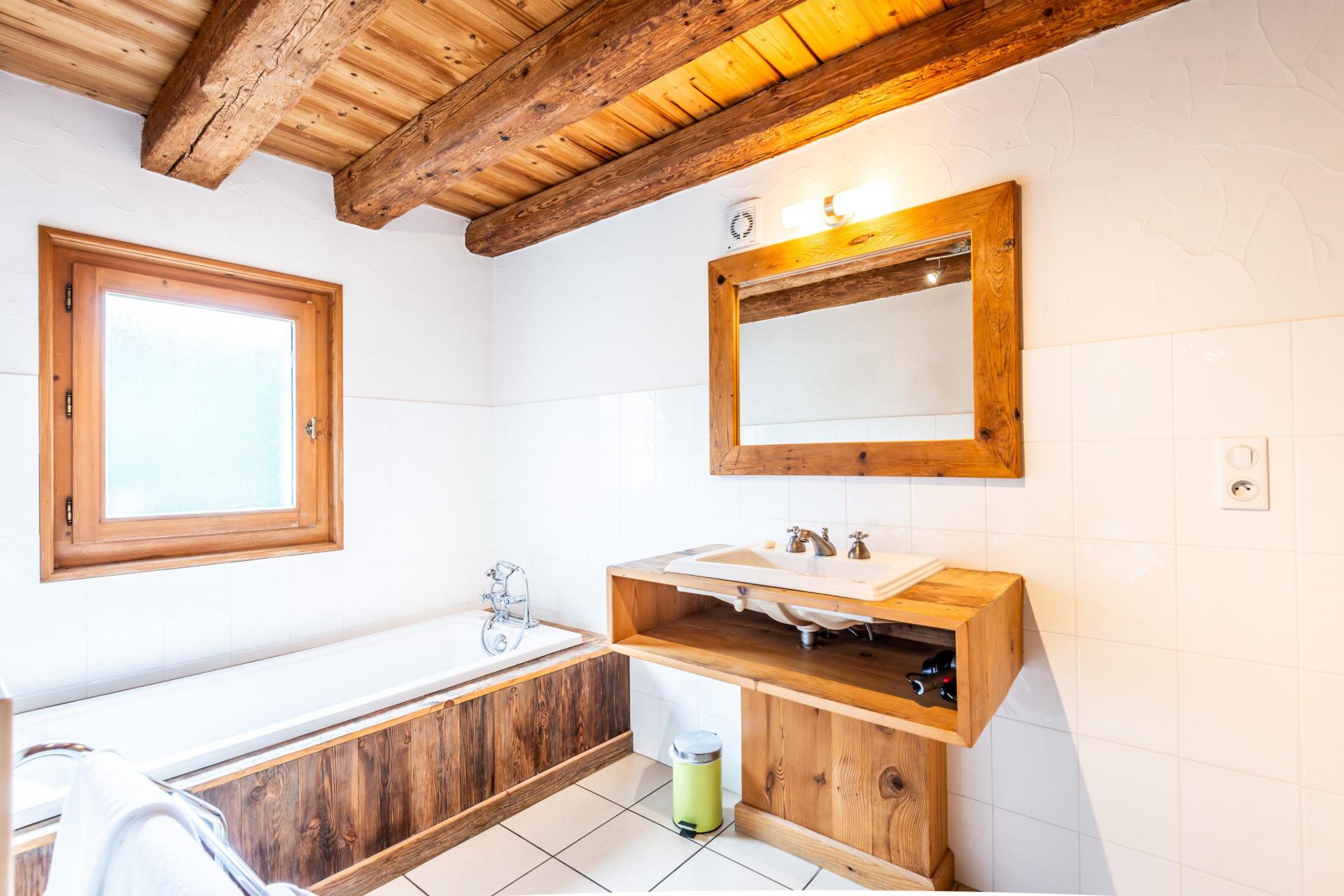 Photo 7 of the listing.