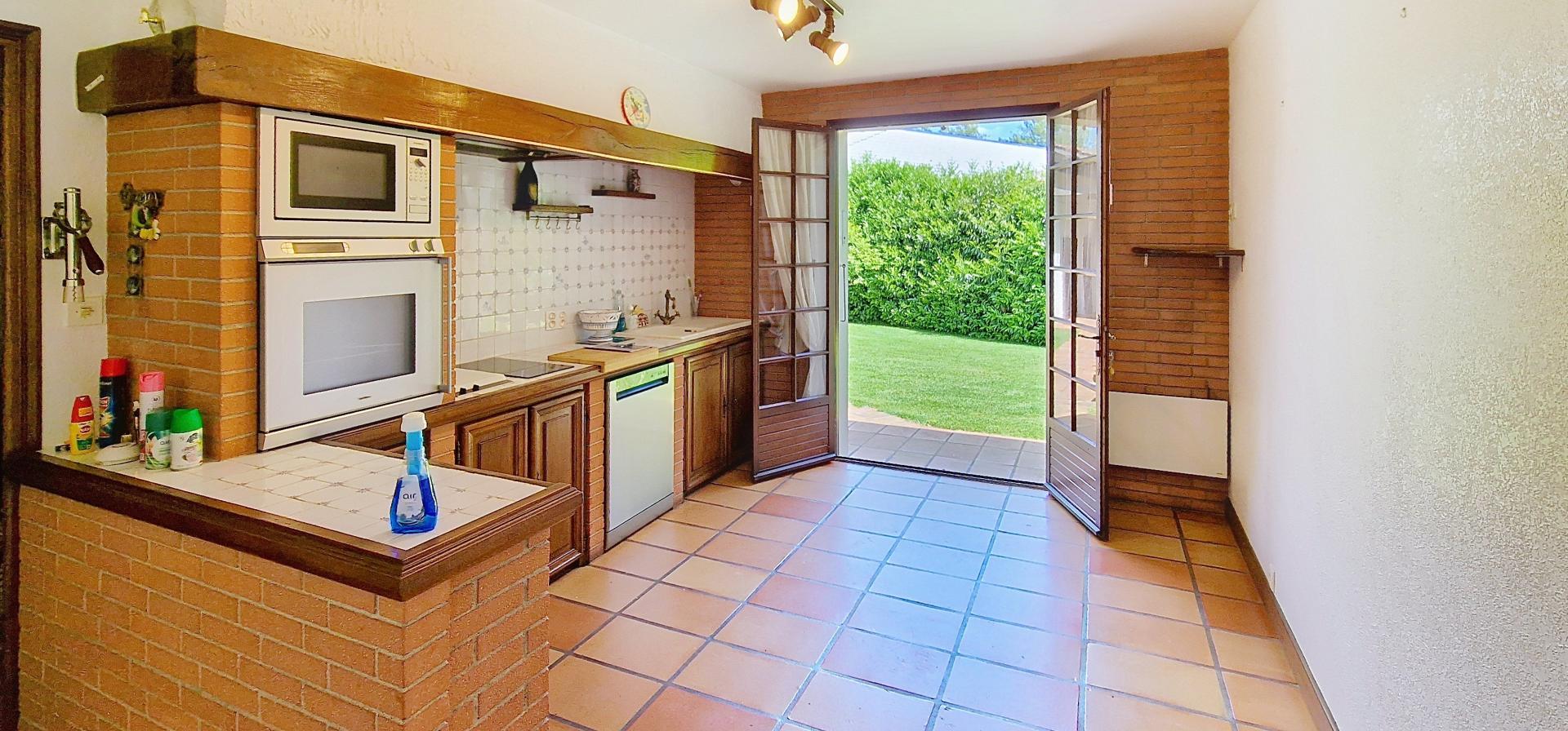 Photo 7 of the listing.