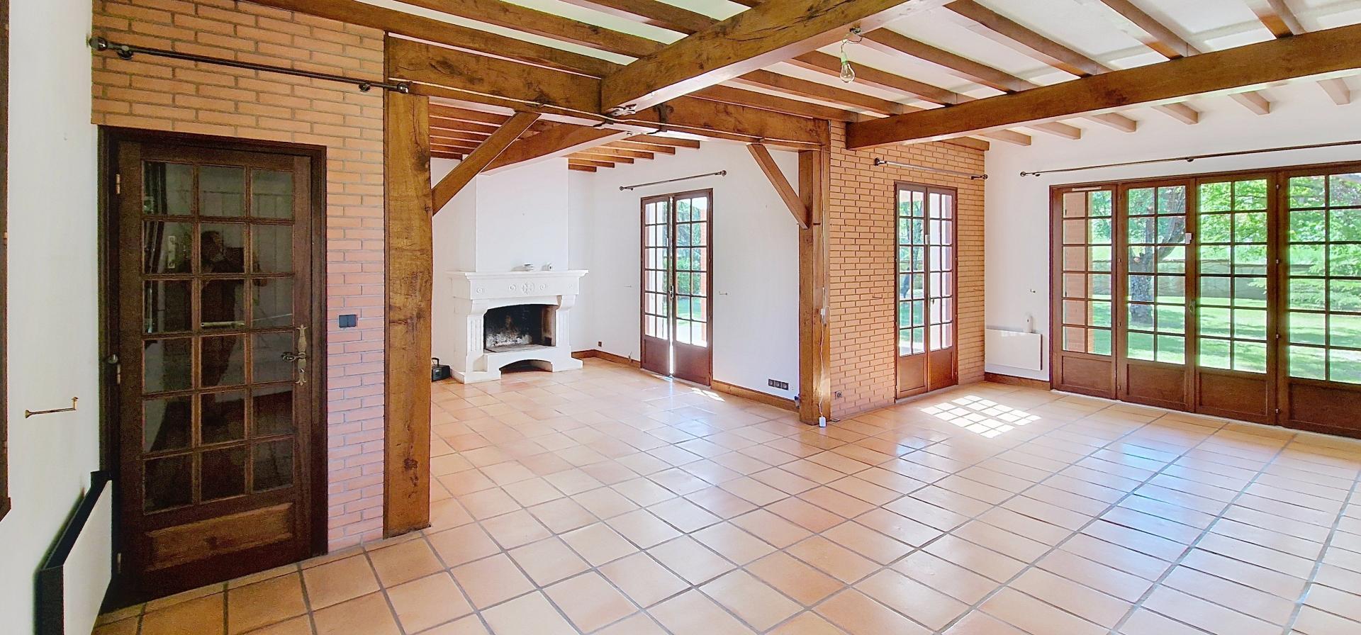 Photo 6 of the listing.