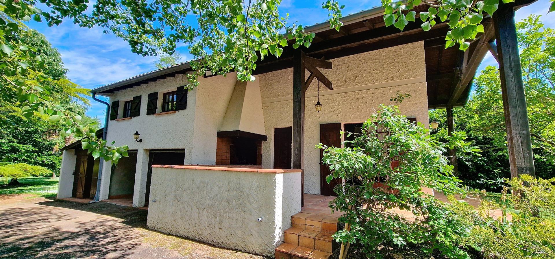 Photo 14 of the listing.