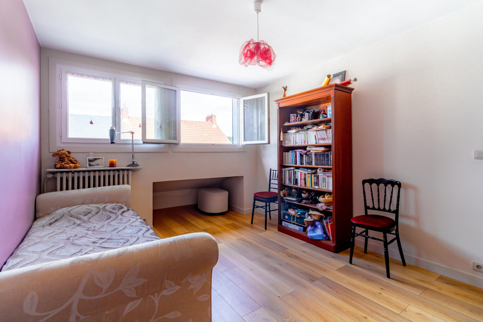 Photo 13 of the listing.