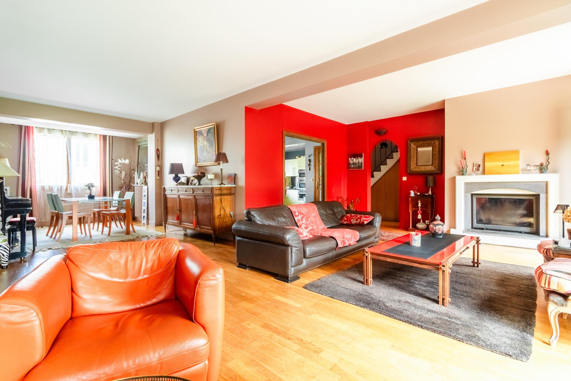 Photo 4 of the listing.