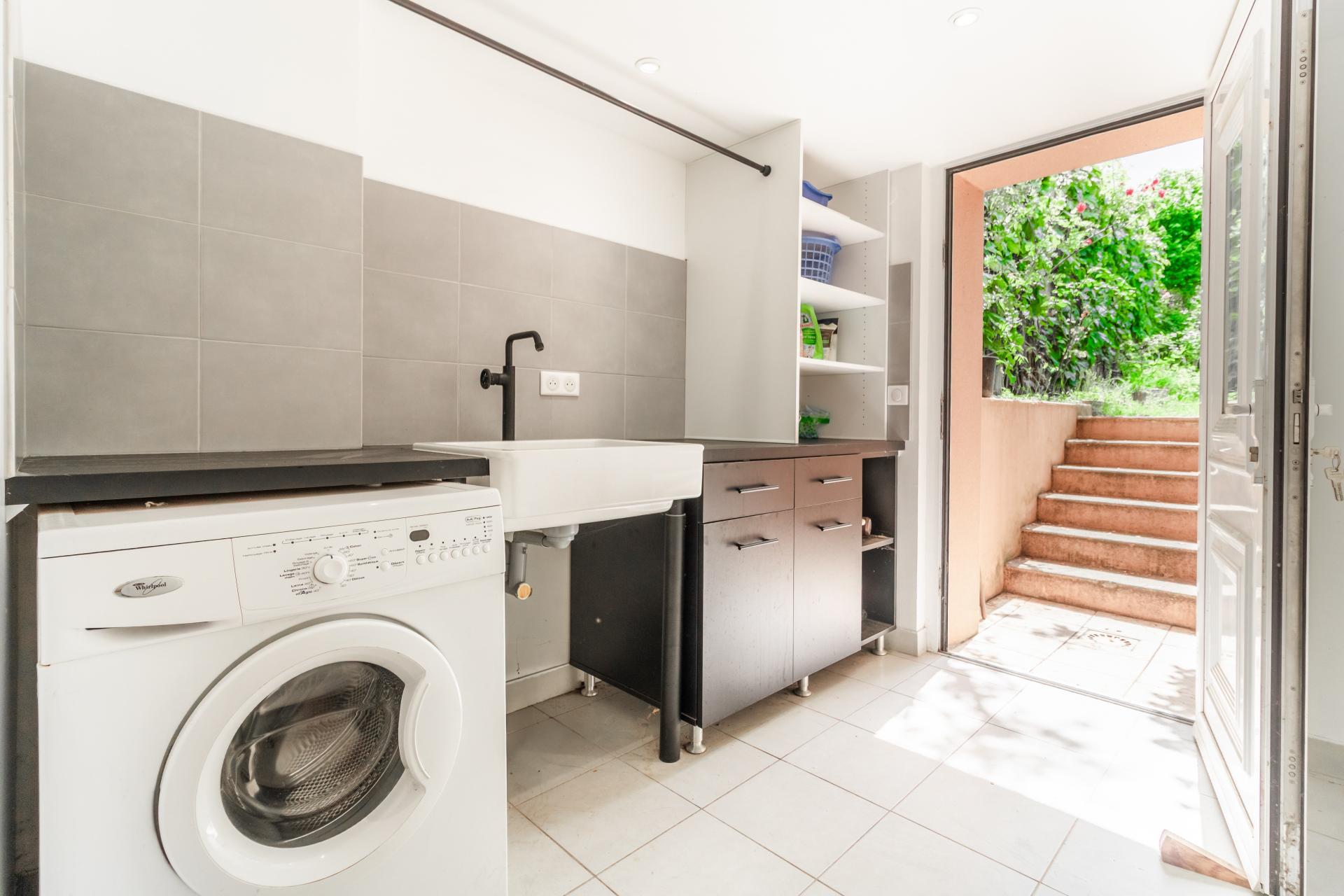 Photo 14 of the listing.