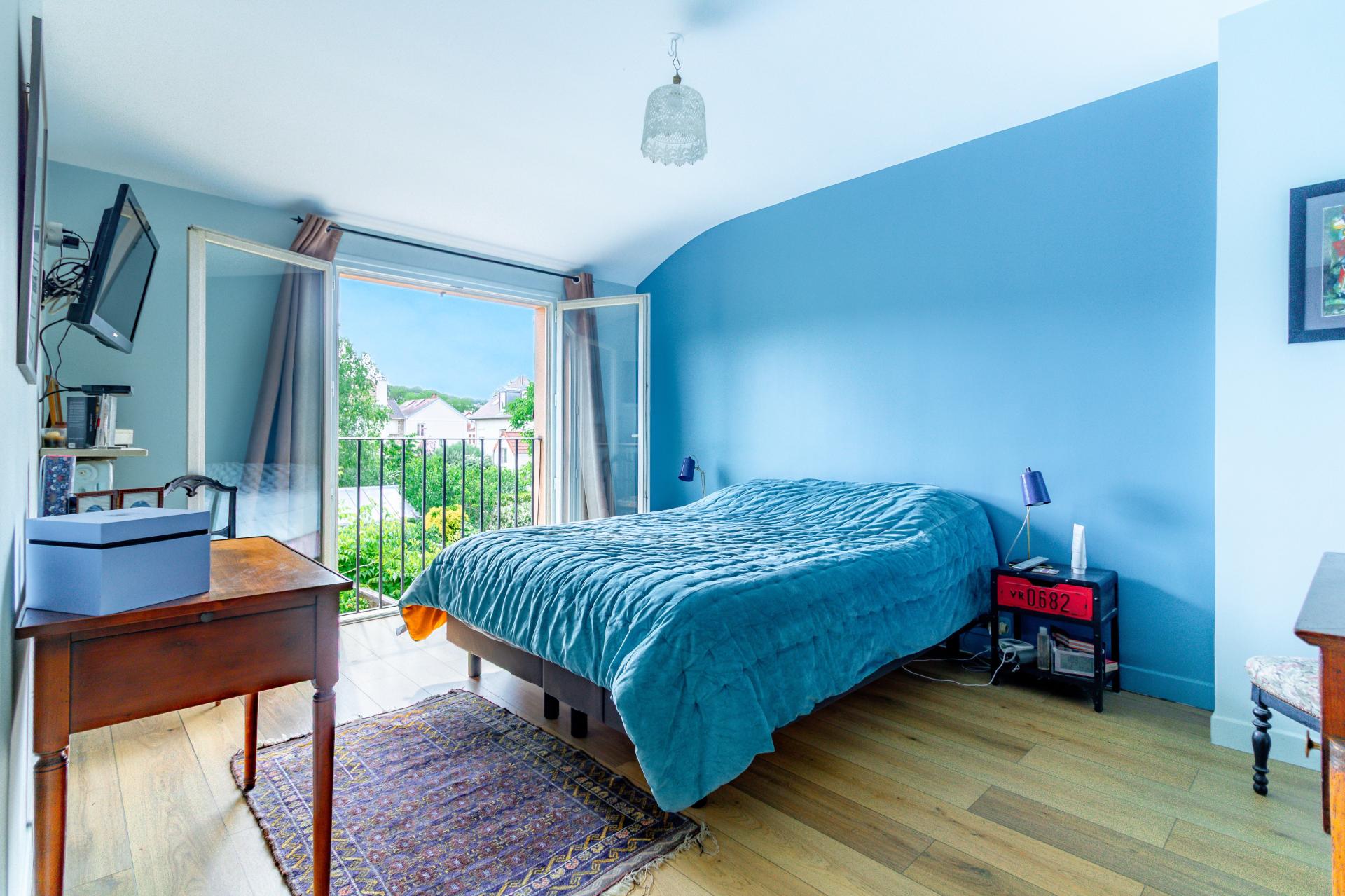 Photo 7 of the listing.